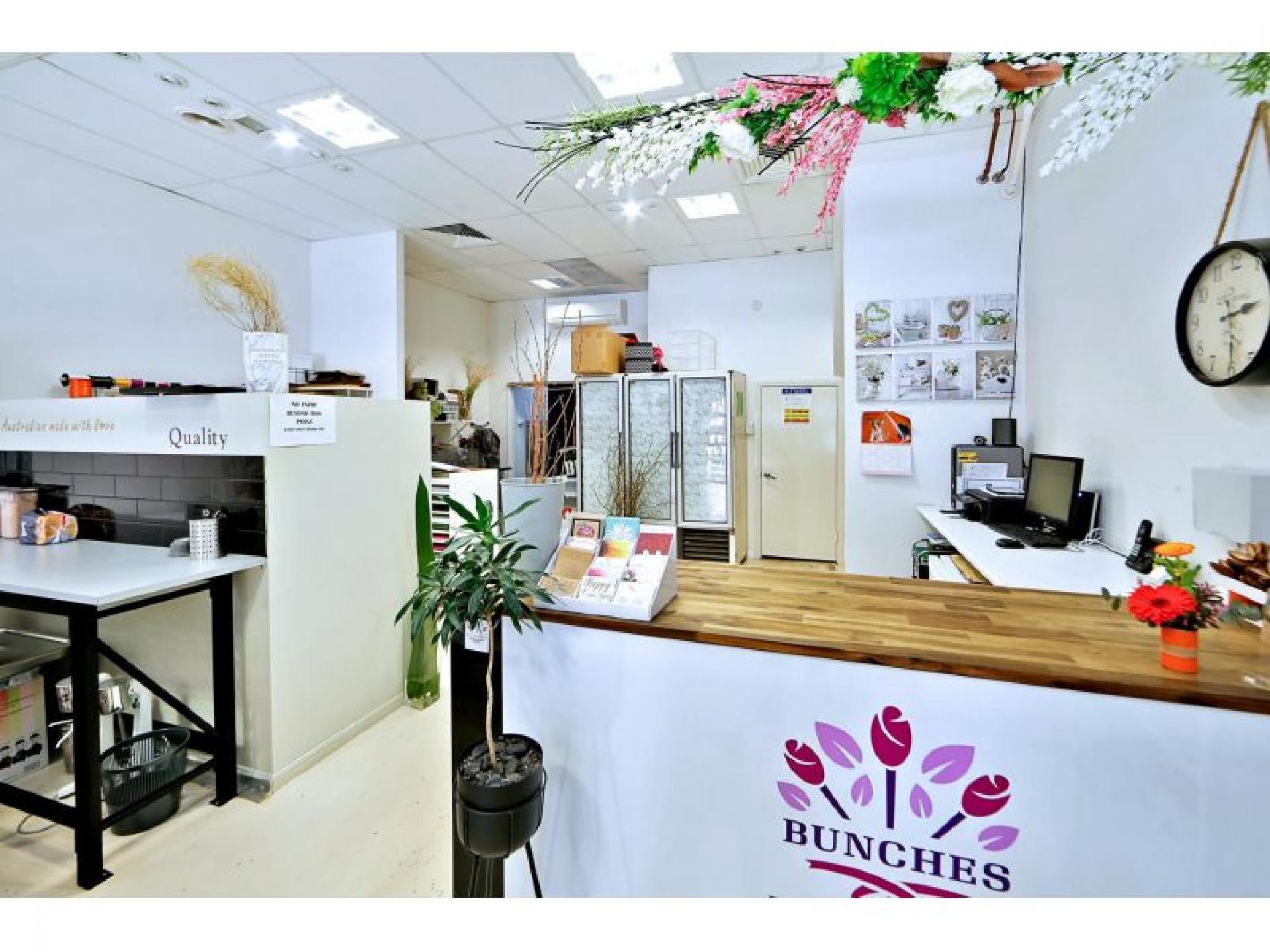 Commercial Building With Florist 502587 2
