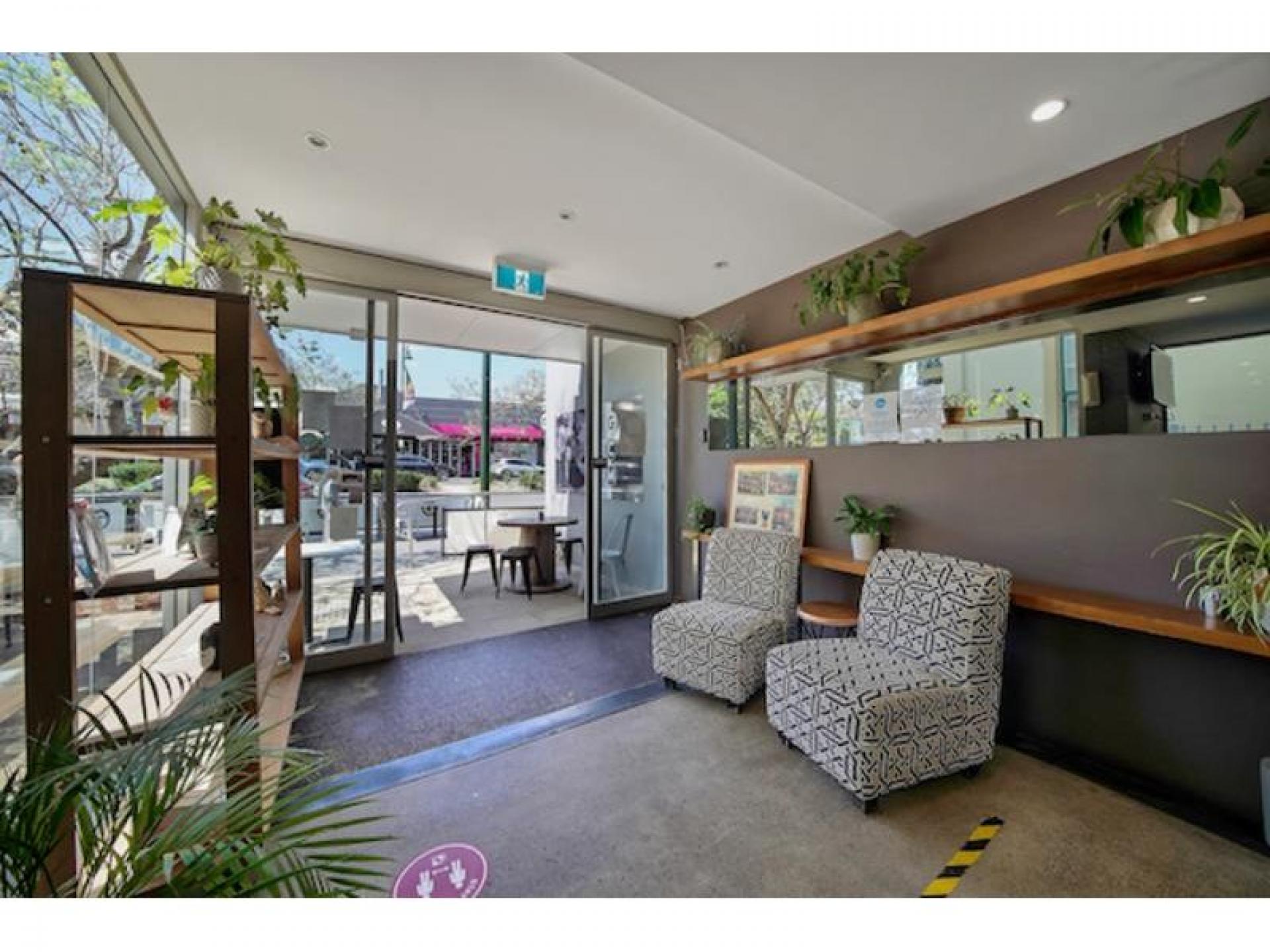 Patisserie-style Coffee House And 503668 3