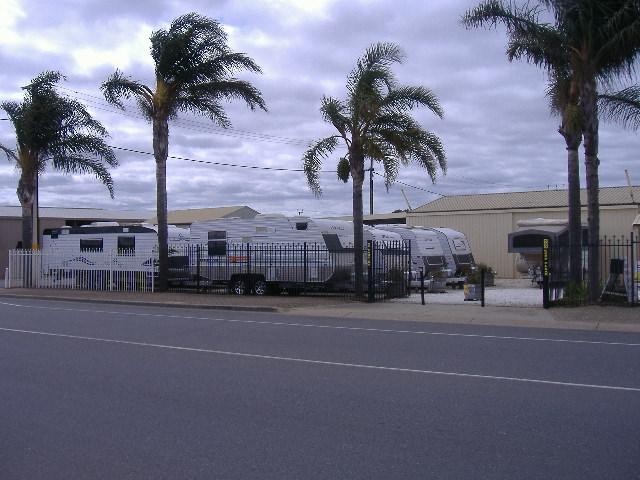 Caravan & Outdoor Specialists 505522 2