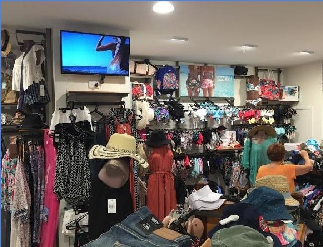 Surf Retail Shop Gold 507442 1