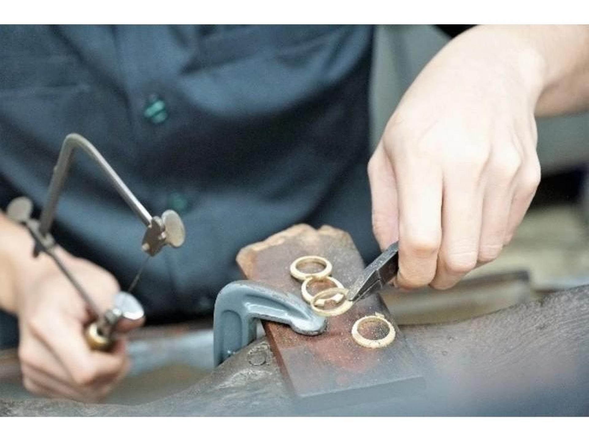 Long Standing Jewellery Business 508432 3