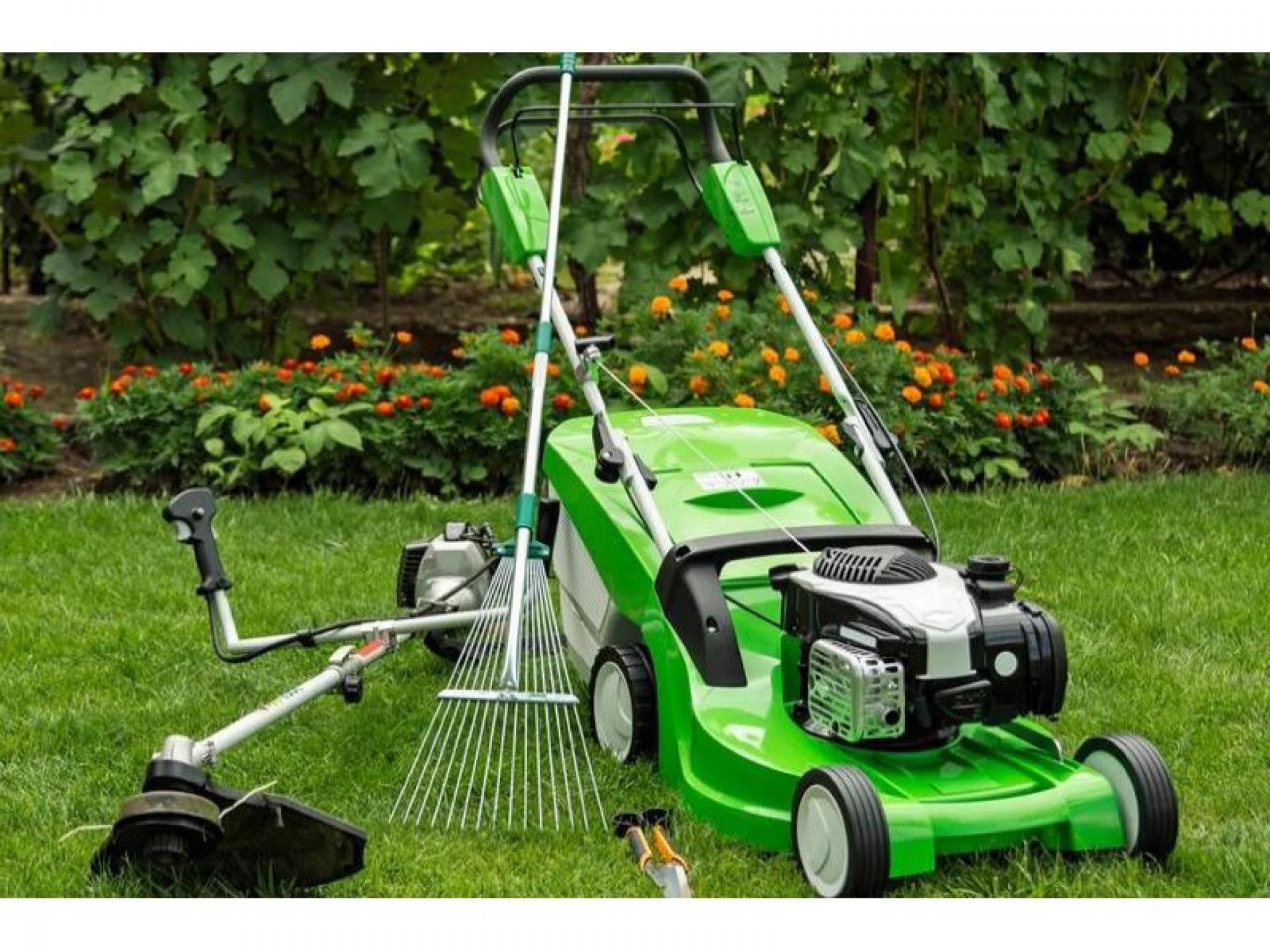 Commercial Property Grounds Maintenance 511002 1