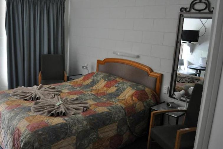 Under Offer. Gilgandra Freehold 520862 2