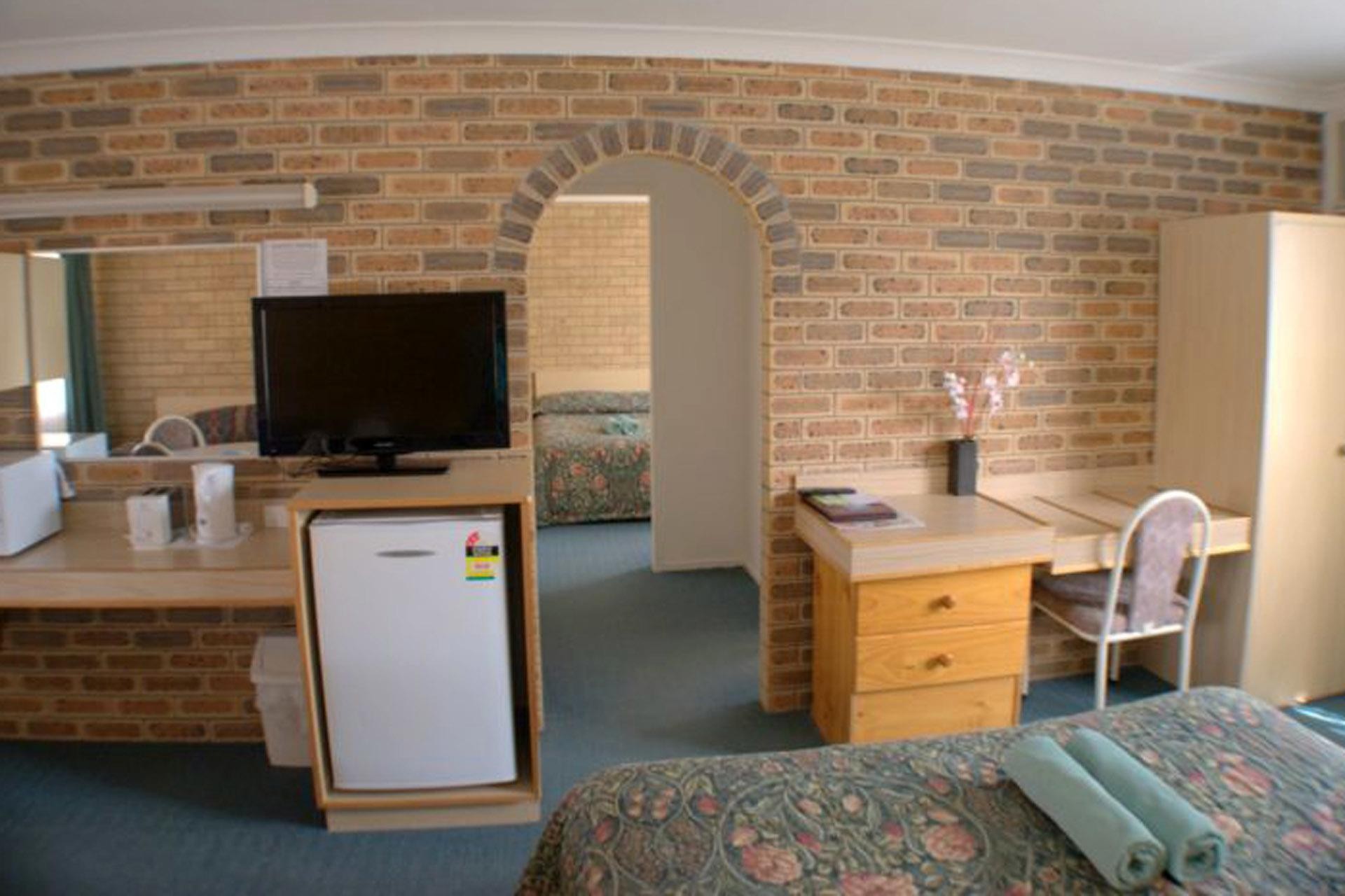 New England Motel - 521045 3
