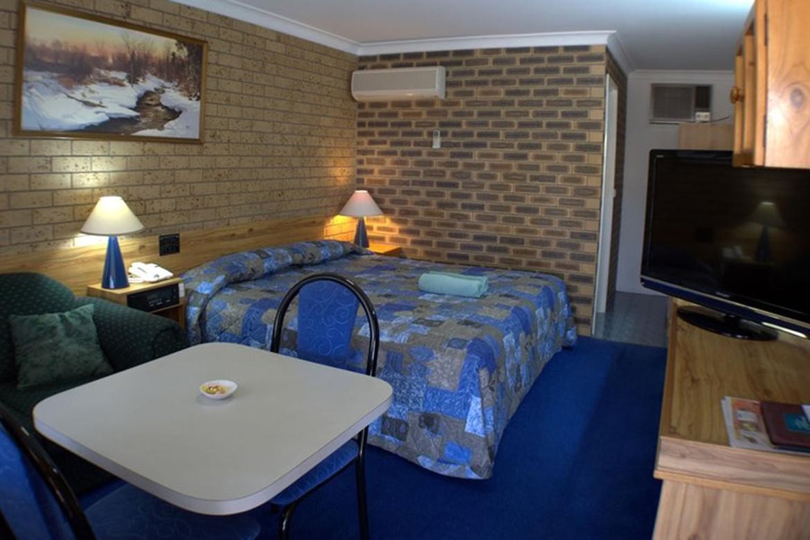 New England Motel - 521045 2