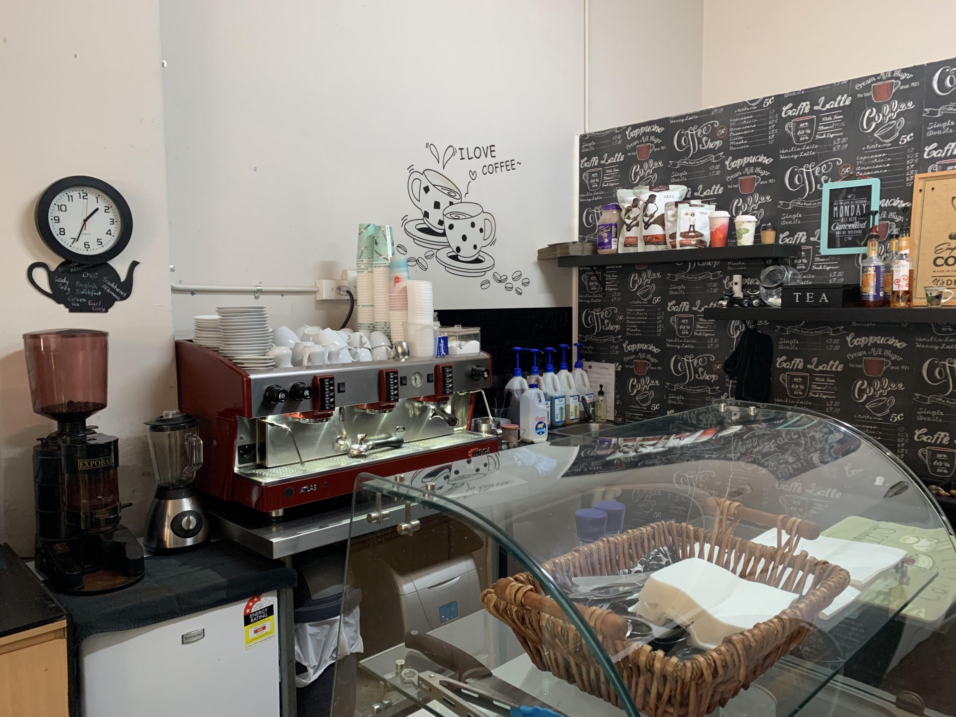 Newsagency & Cafe 522321 1