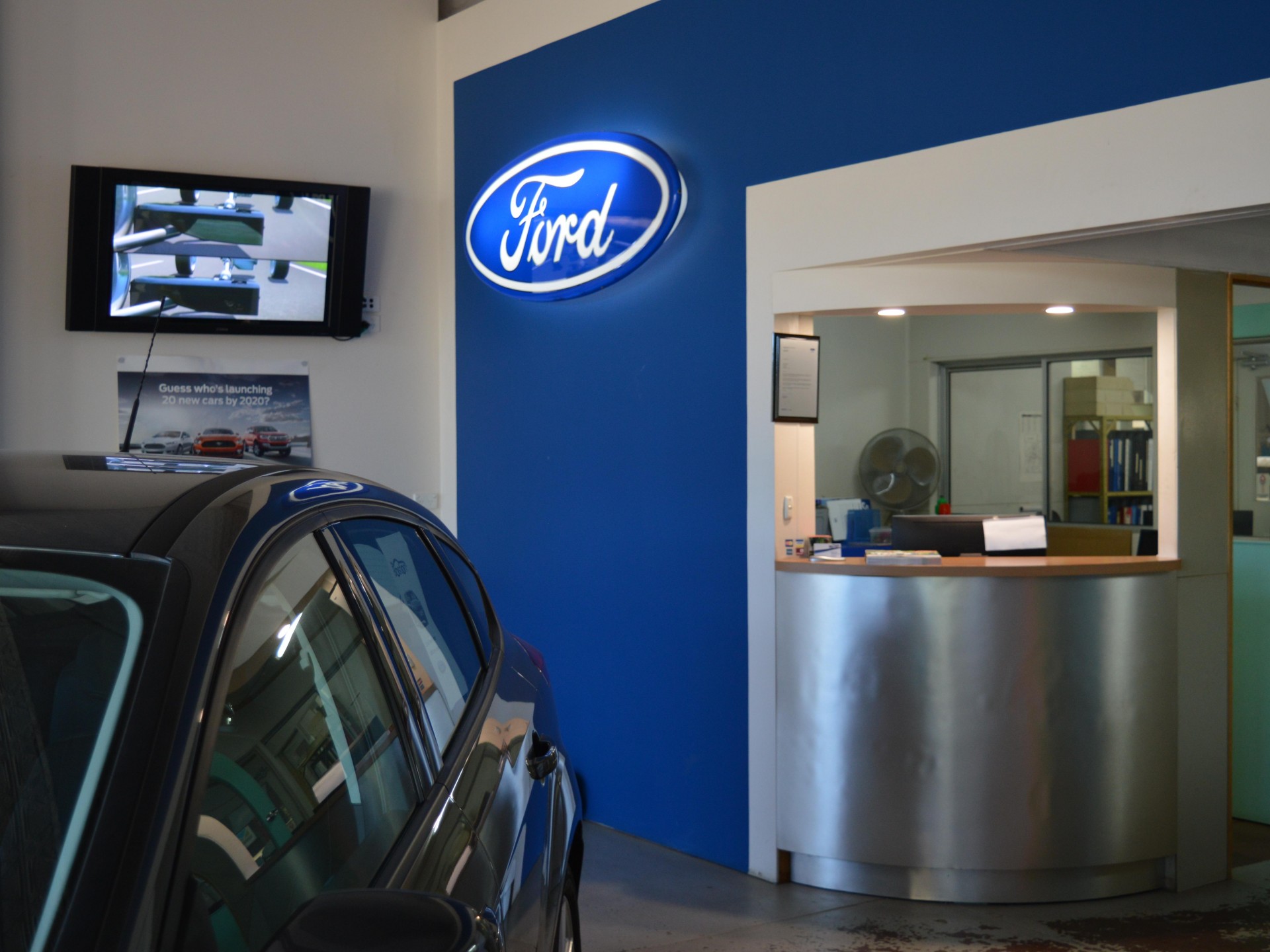 Dealership & Garage In 522399 3