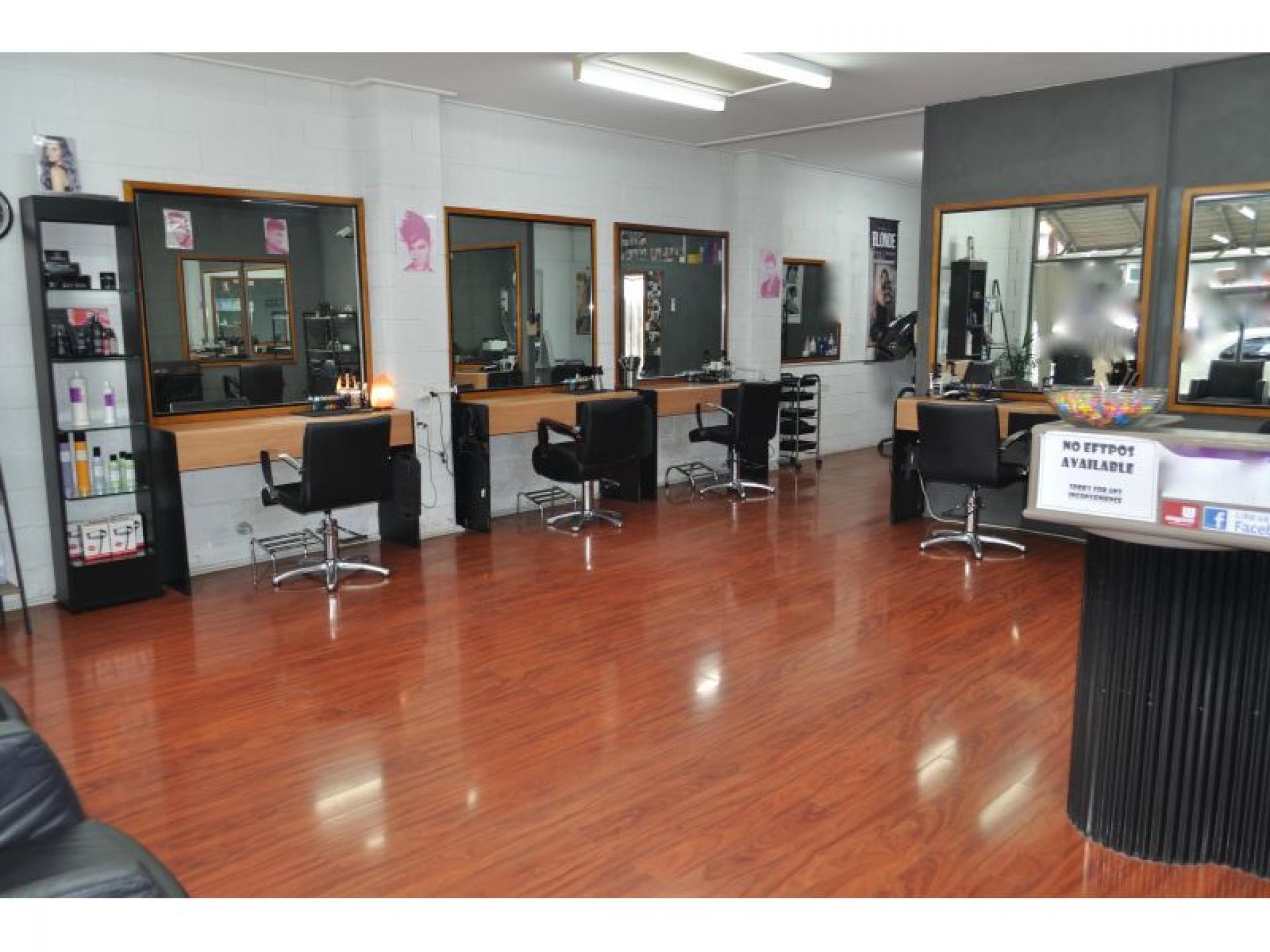 Under Offer - Hair 525229 2