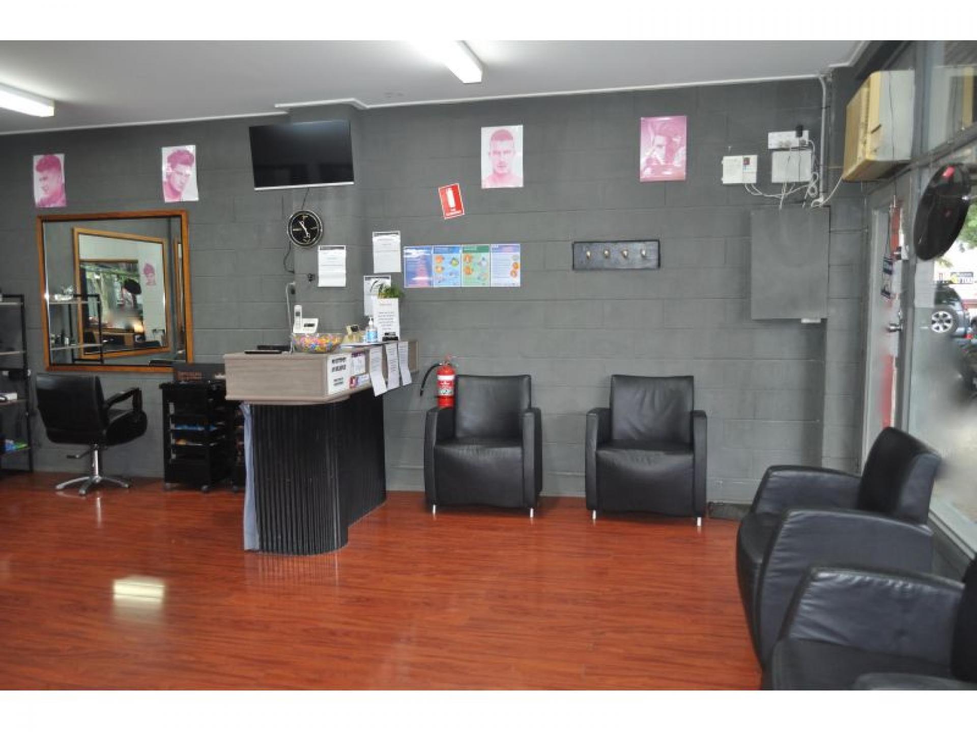 Under Offer - Hair 525229 3
