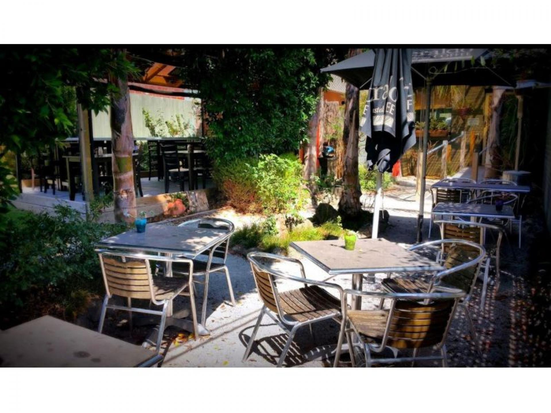 Under Contract - Licensed 525264 2