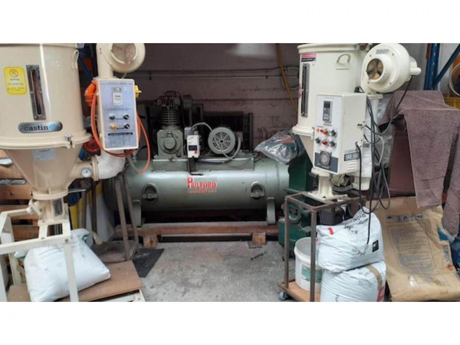 Sold! Small Injection Moulding 525418 3