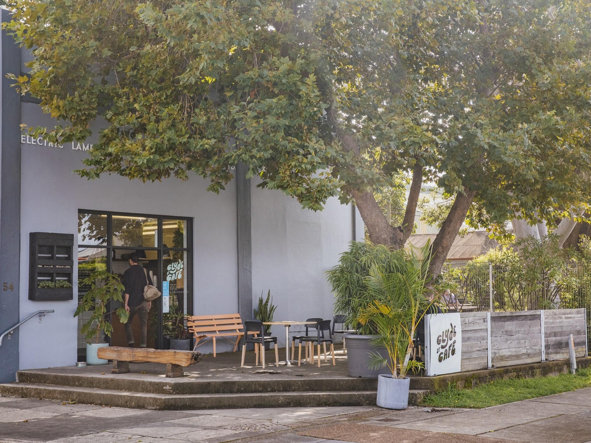 Hip Suburban Cafe 525428 2