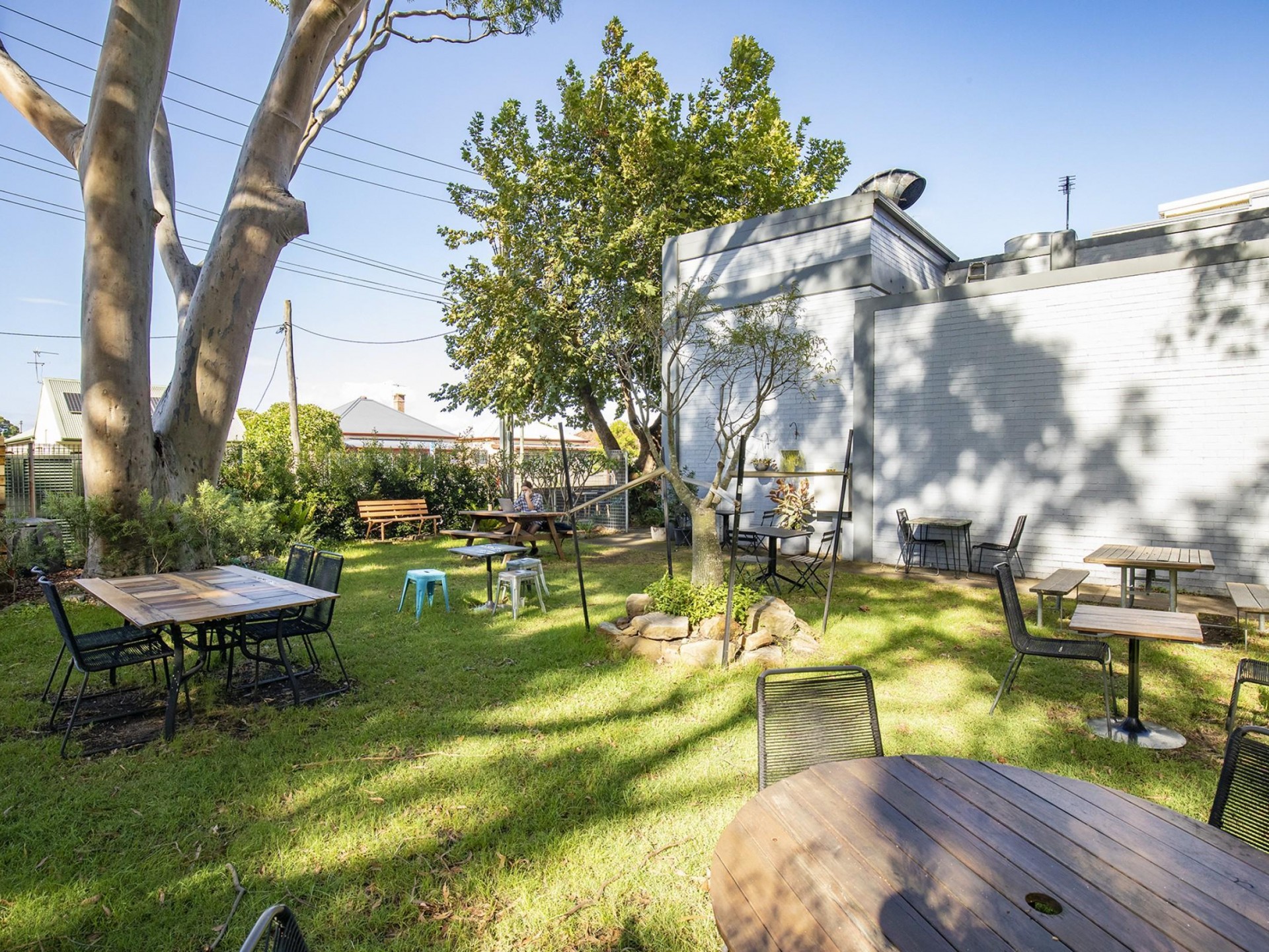 Hip Suburban Cafe 525428 1