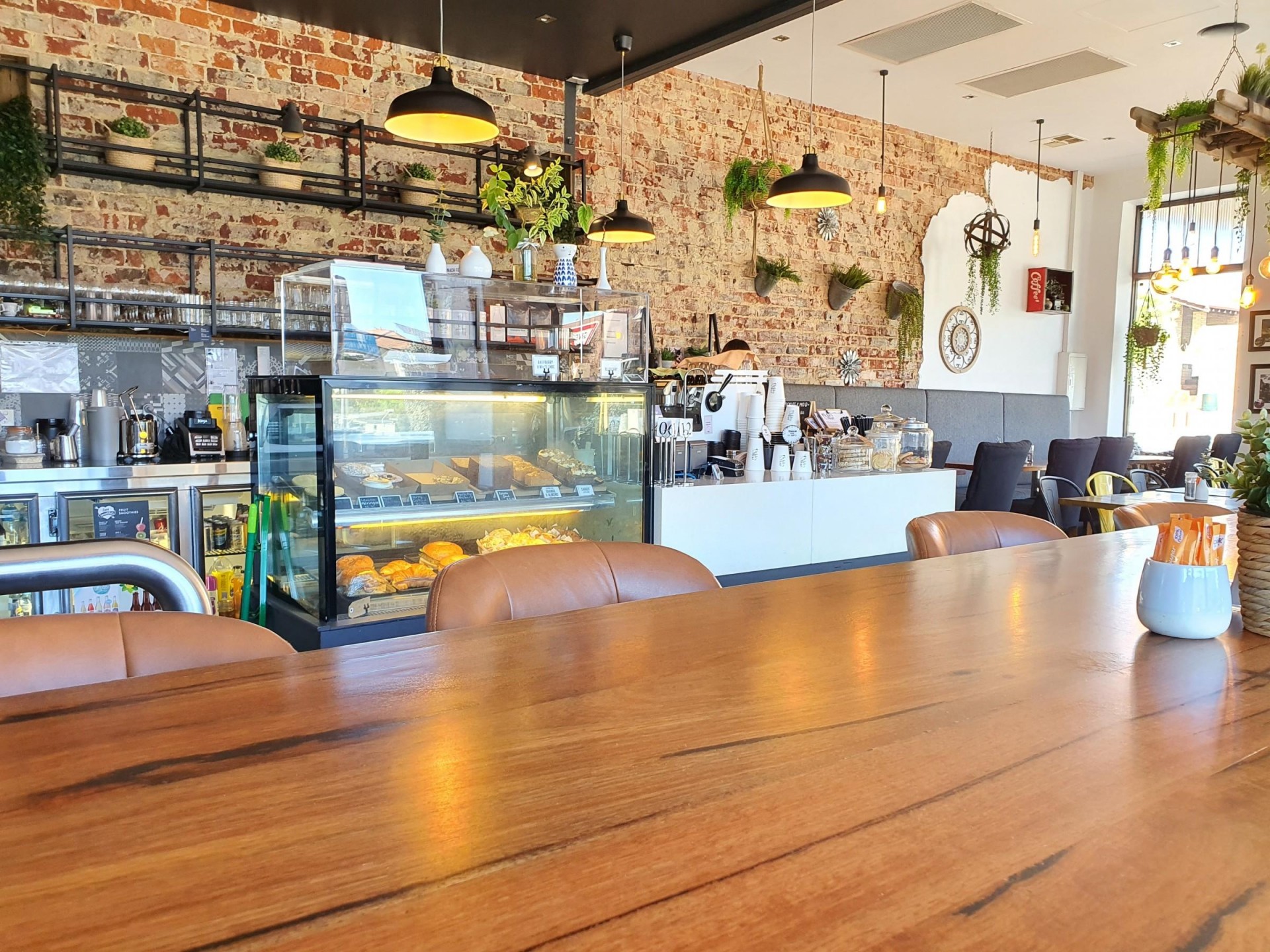 Stunning And Stylish CafÉ 530671 2