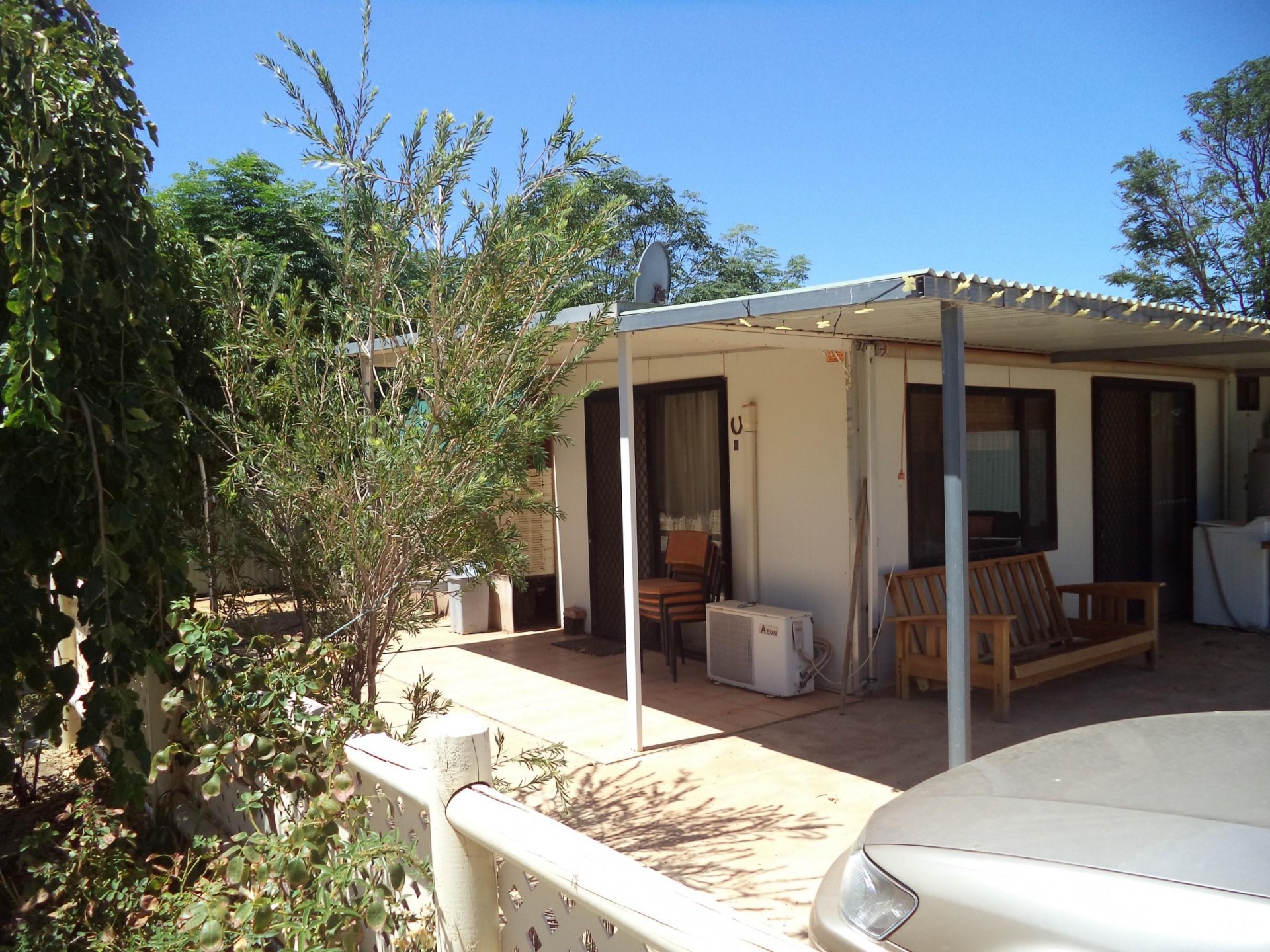 Roadhouse/hotel /motel/caravan Park 531082 3