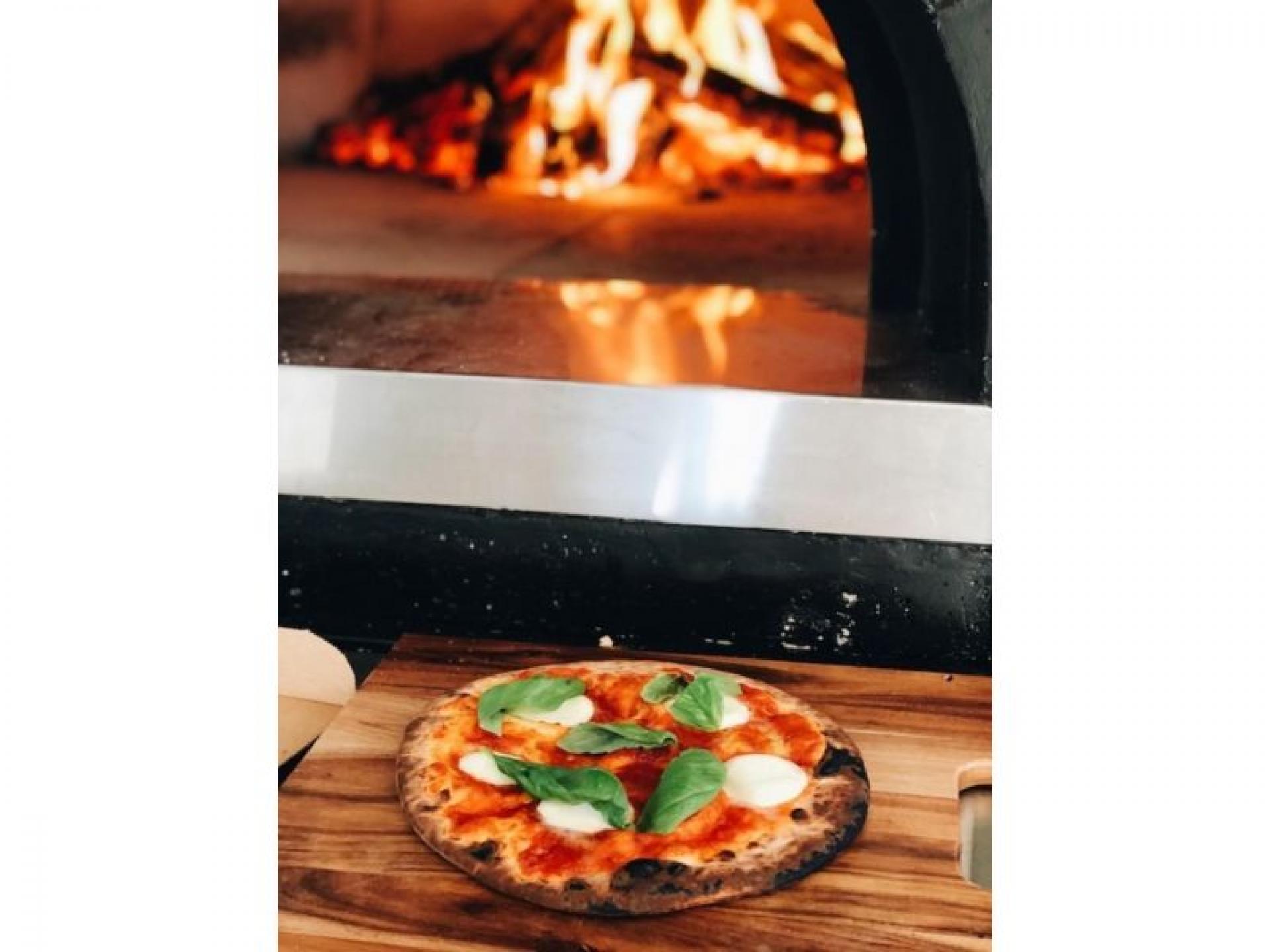 Mobile Wood Fired Pizza 531097 3