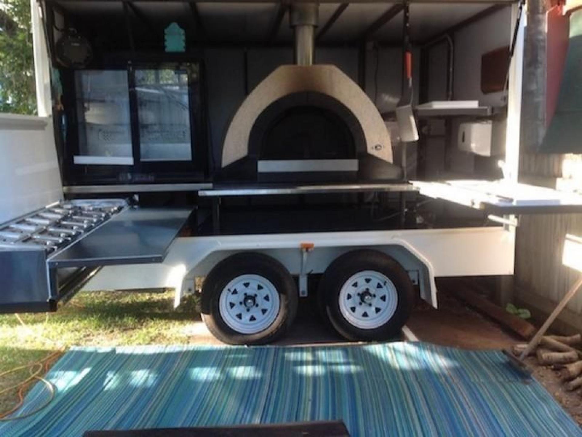 Mobile Wood Fired Pizza 531097 2