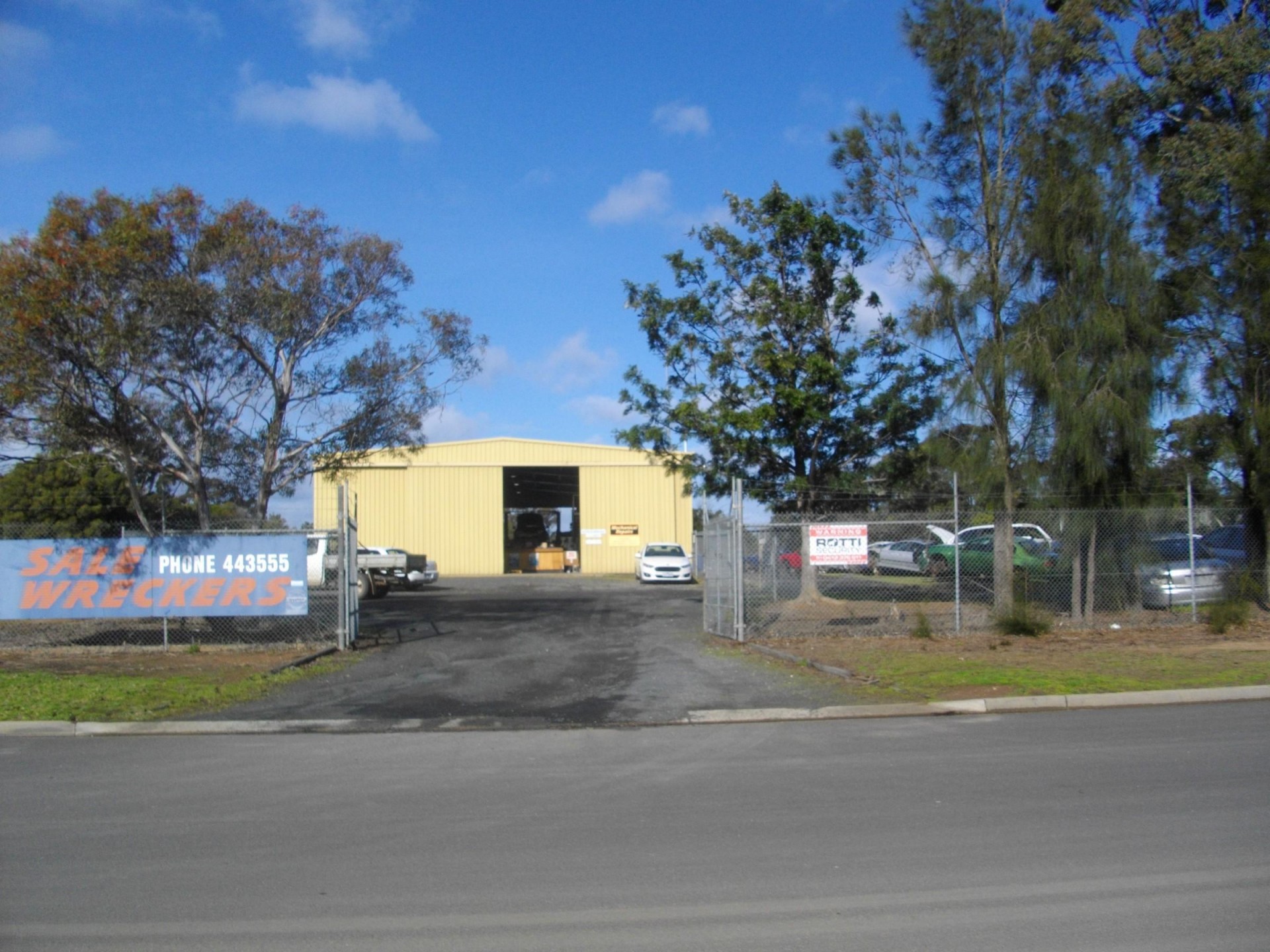 Auto Wreckers Business. Includes 531536 3