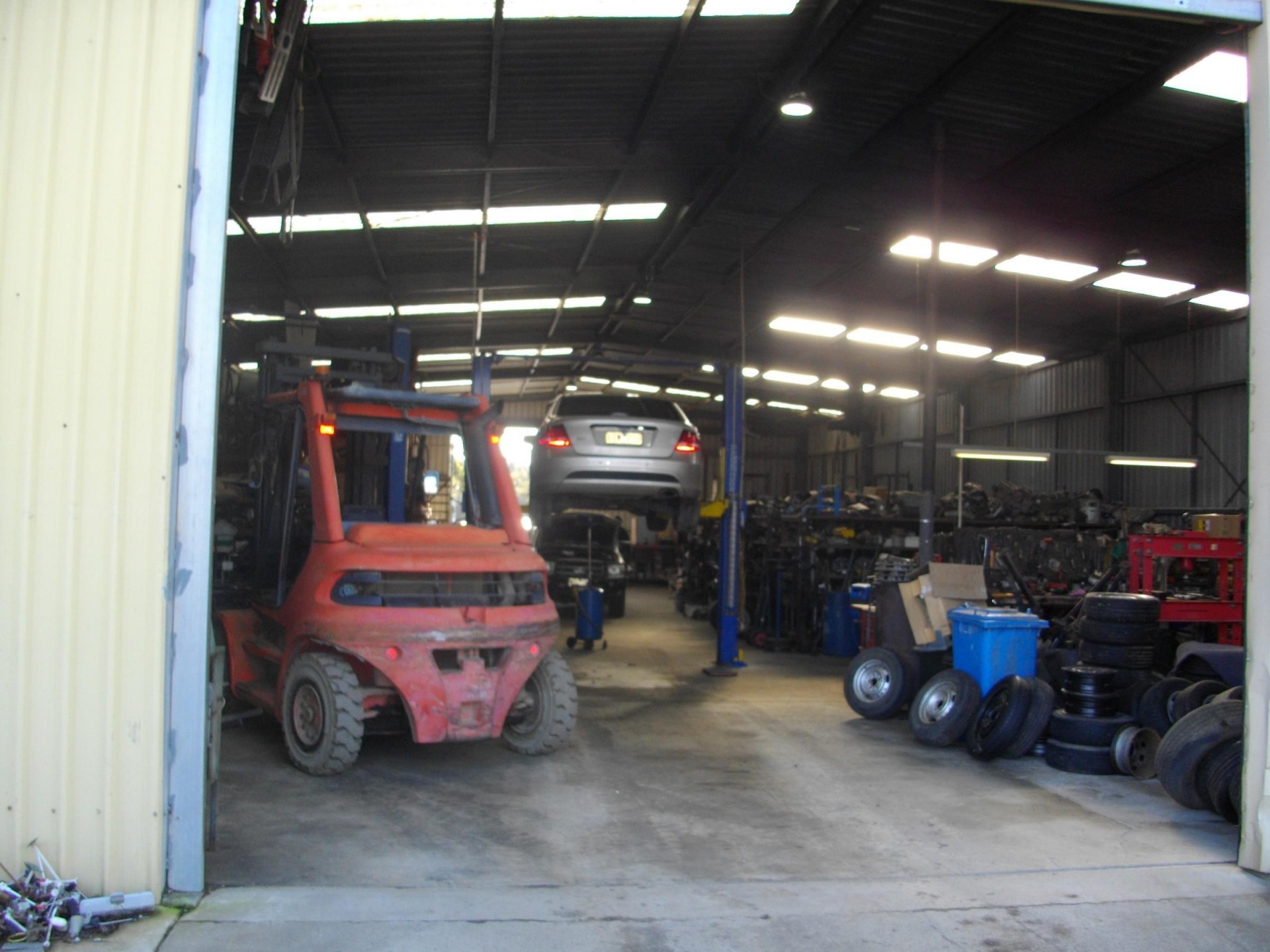 Auto Wreckers Business. Includes 531536 2