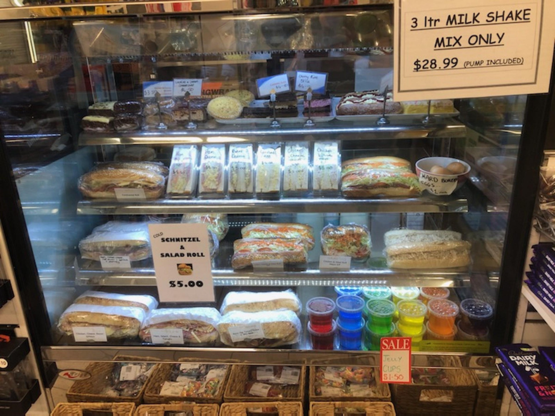 Very Busy Convenience Store/deli/take 533345 2