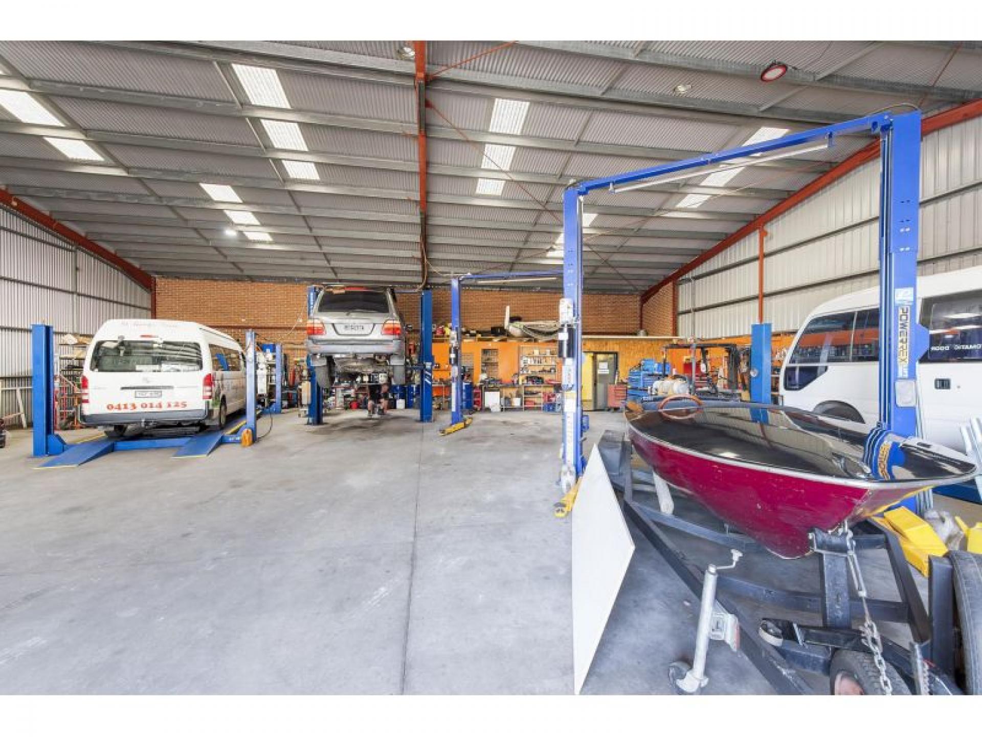 Bay & Basin Automotive 533618 2