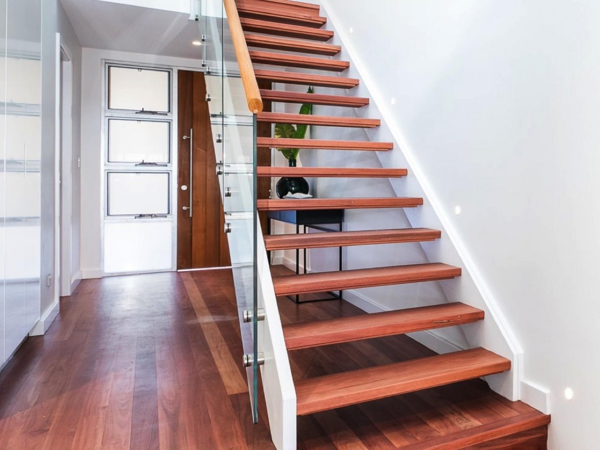 Timber Stair Manufacturer. ** 536720 3