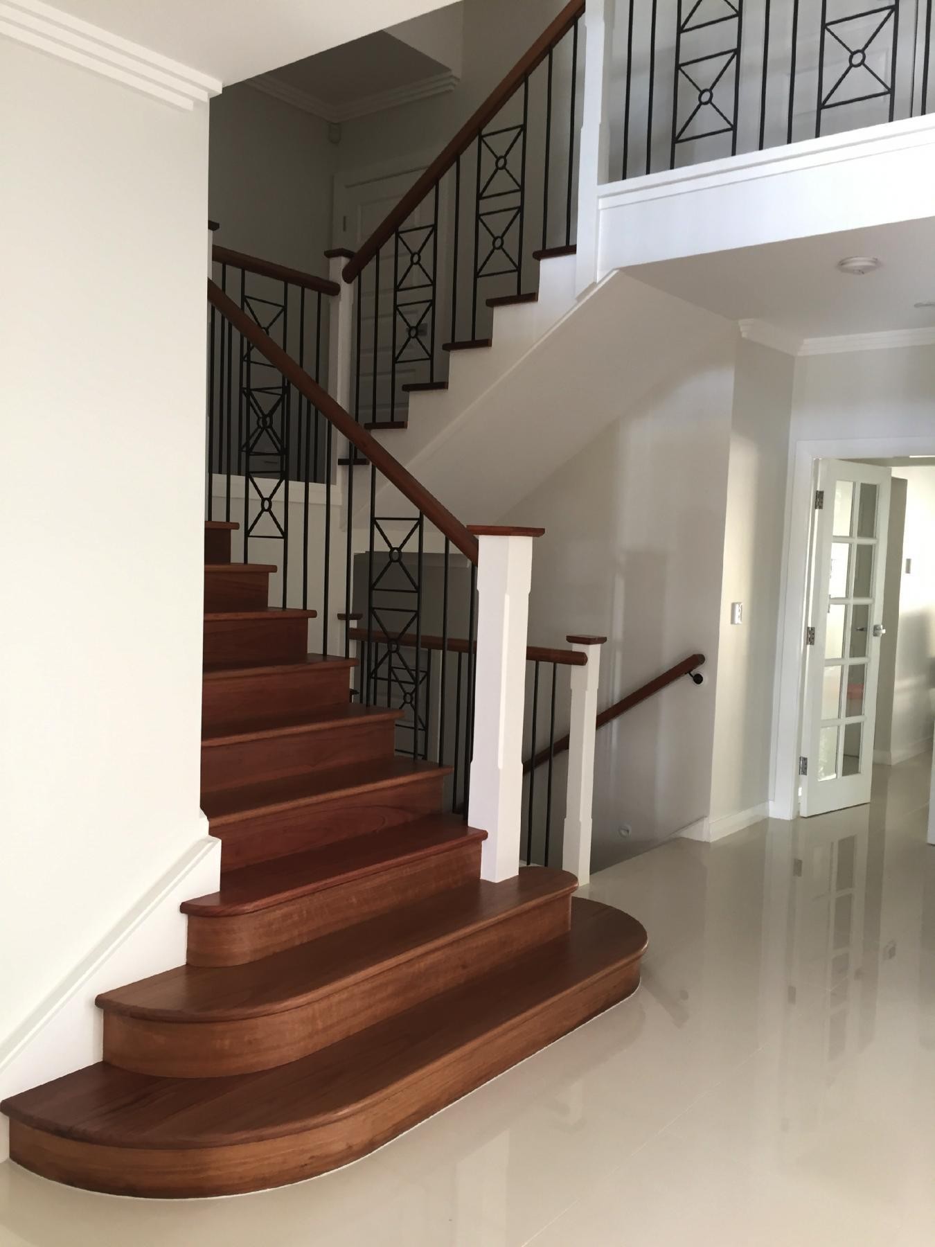 Timber Stair Manufacturer. ** 536720 2