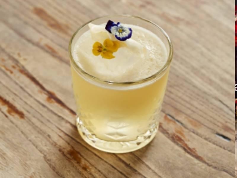 Trendy Bar Restaurant In 538918 3