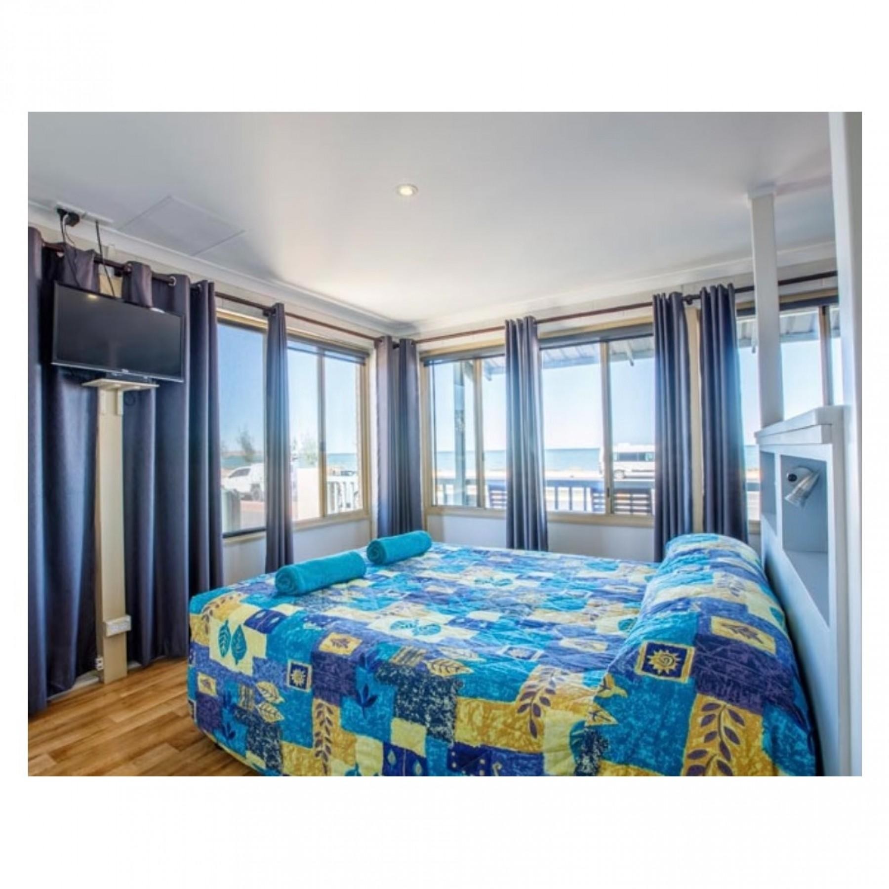 Thriving Tourism & Accommodation 542957 3