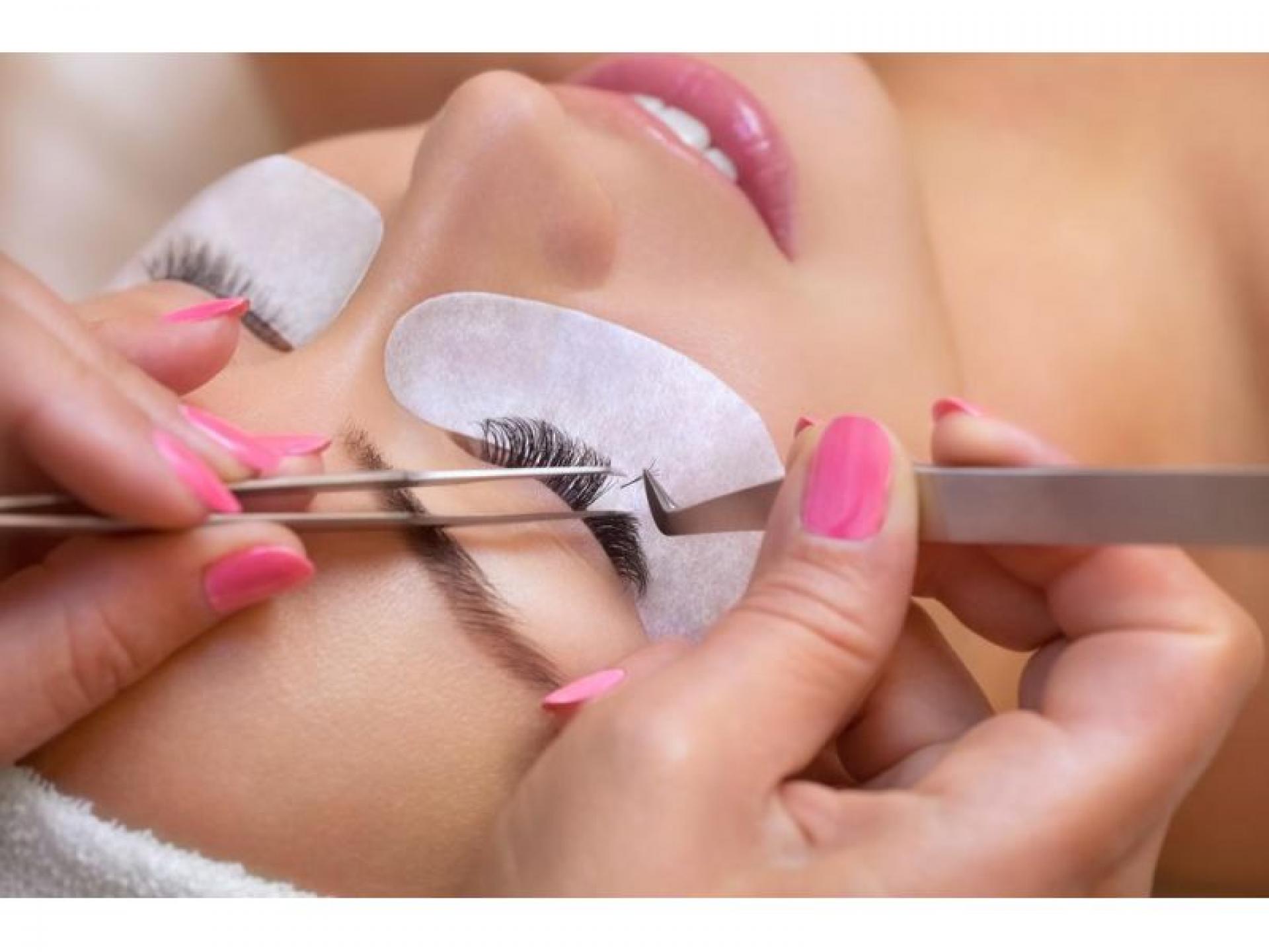 Elegant Beauty Salon Business 546745 2