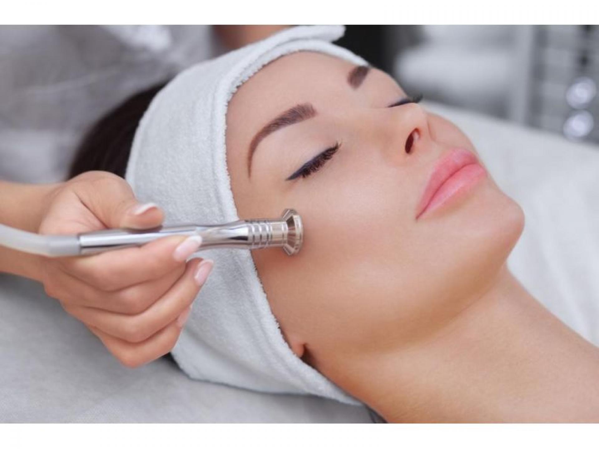 Elegant Beauty Salon Business 546745 1