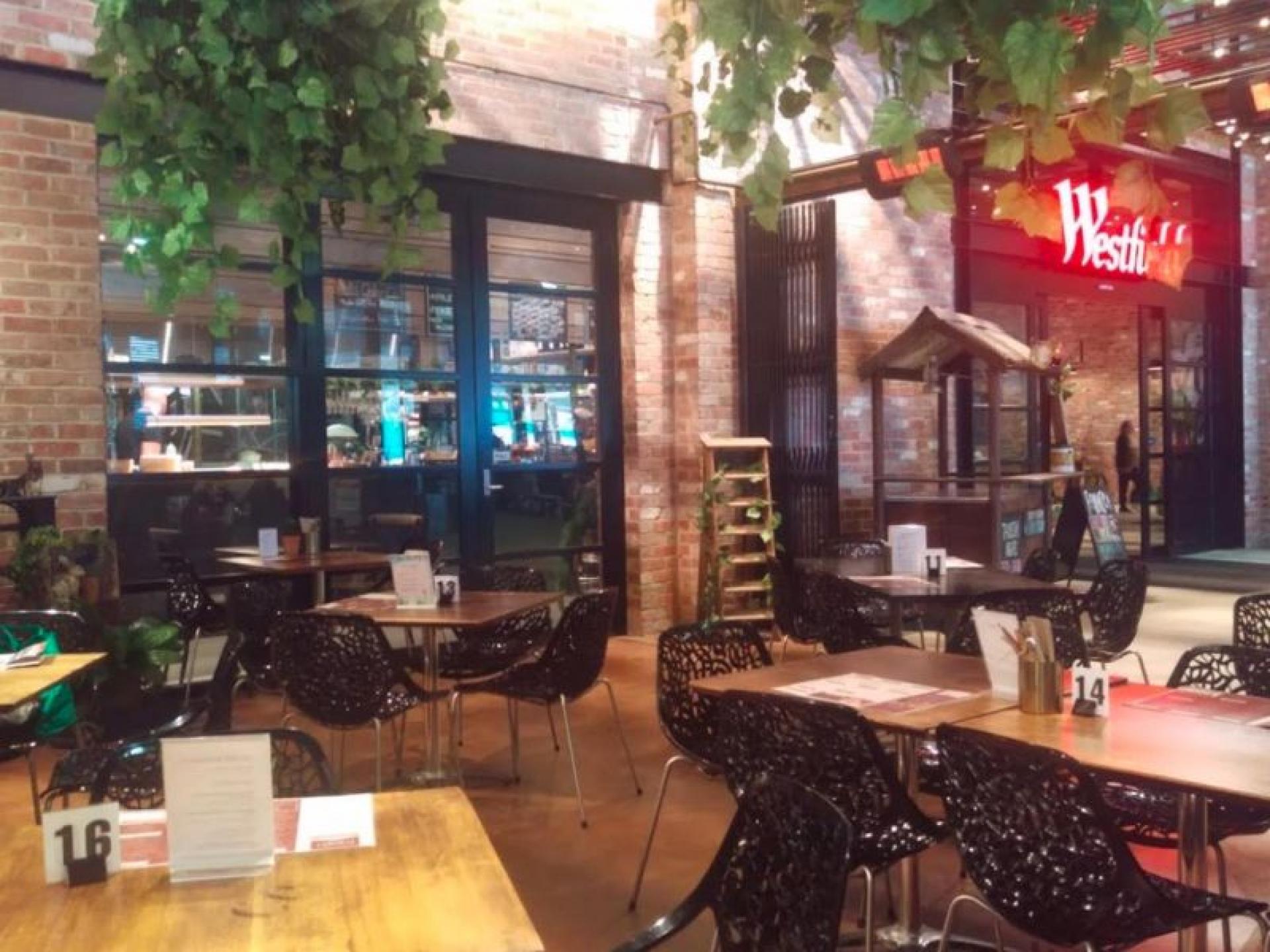 Walk-in Walk Out: Licenced 547885 3