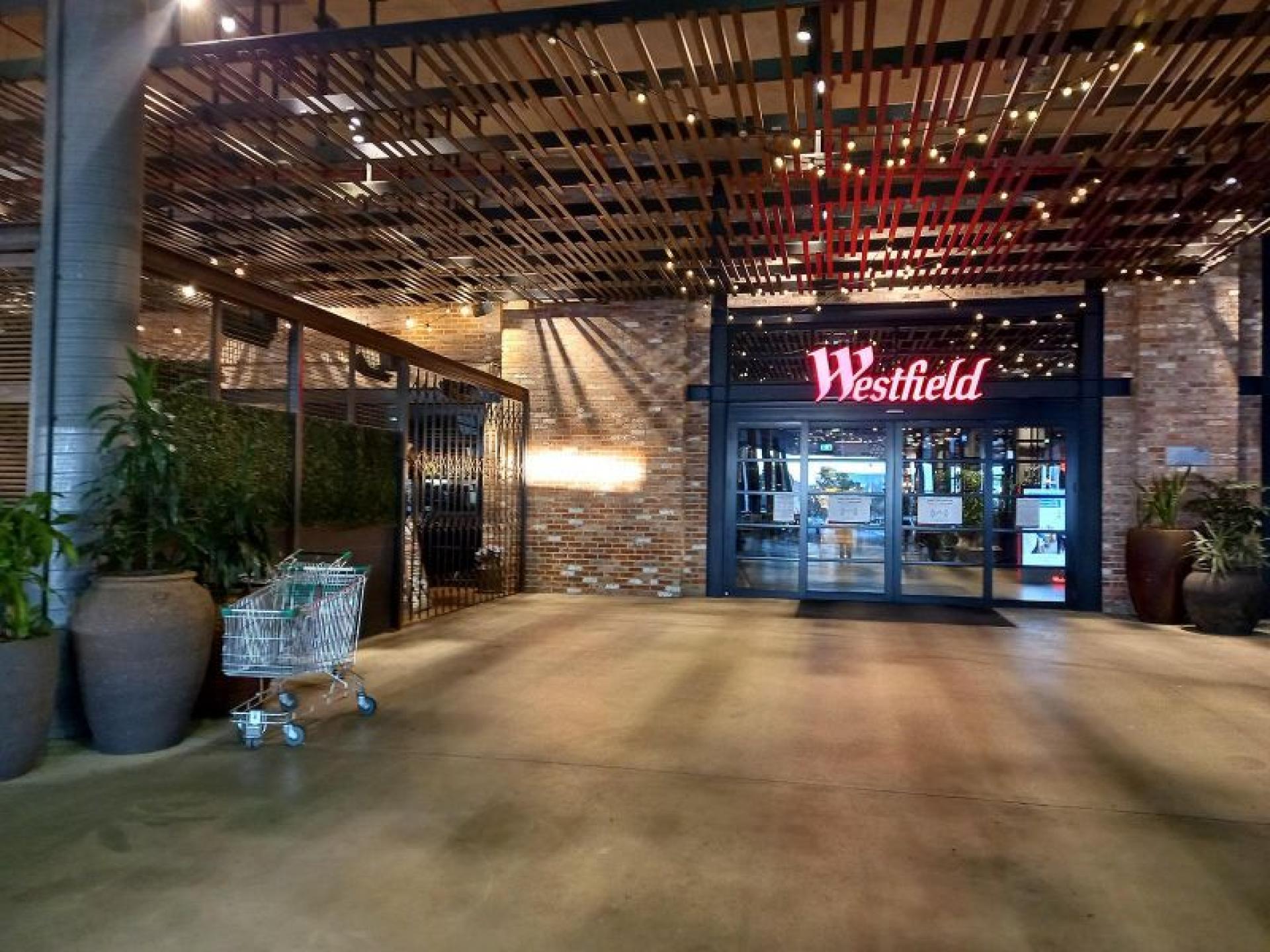 Walk-in Walk Out: Licenced 547885 2