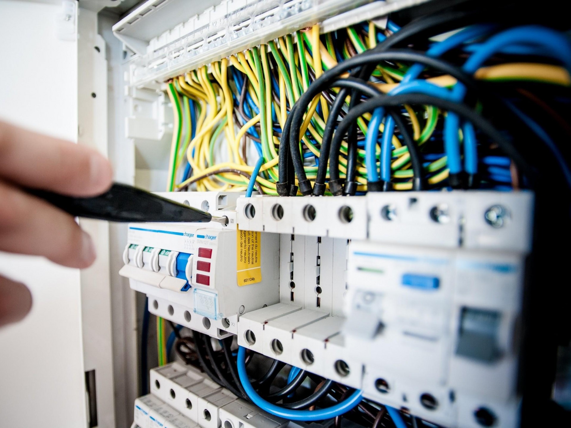 Electrical Contractor Diversified Divisions 547935 1