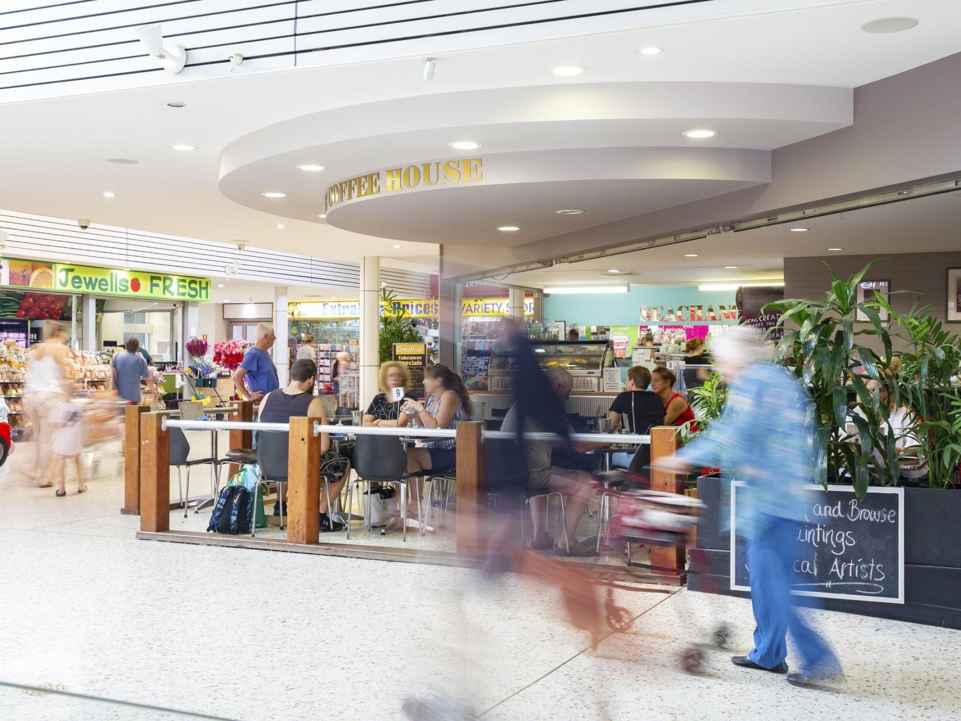 Cafe In Shopping Centre 549530 3