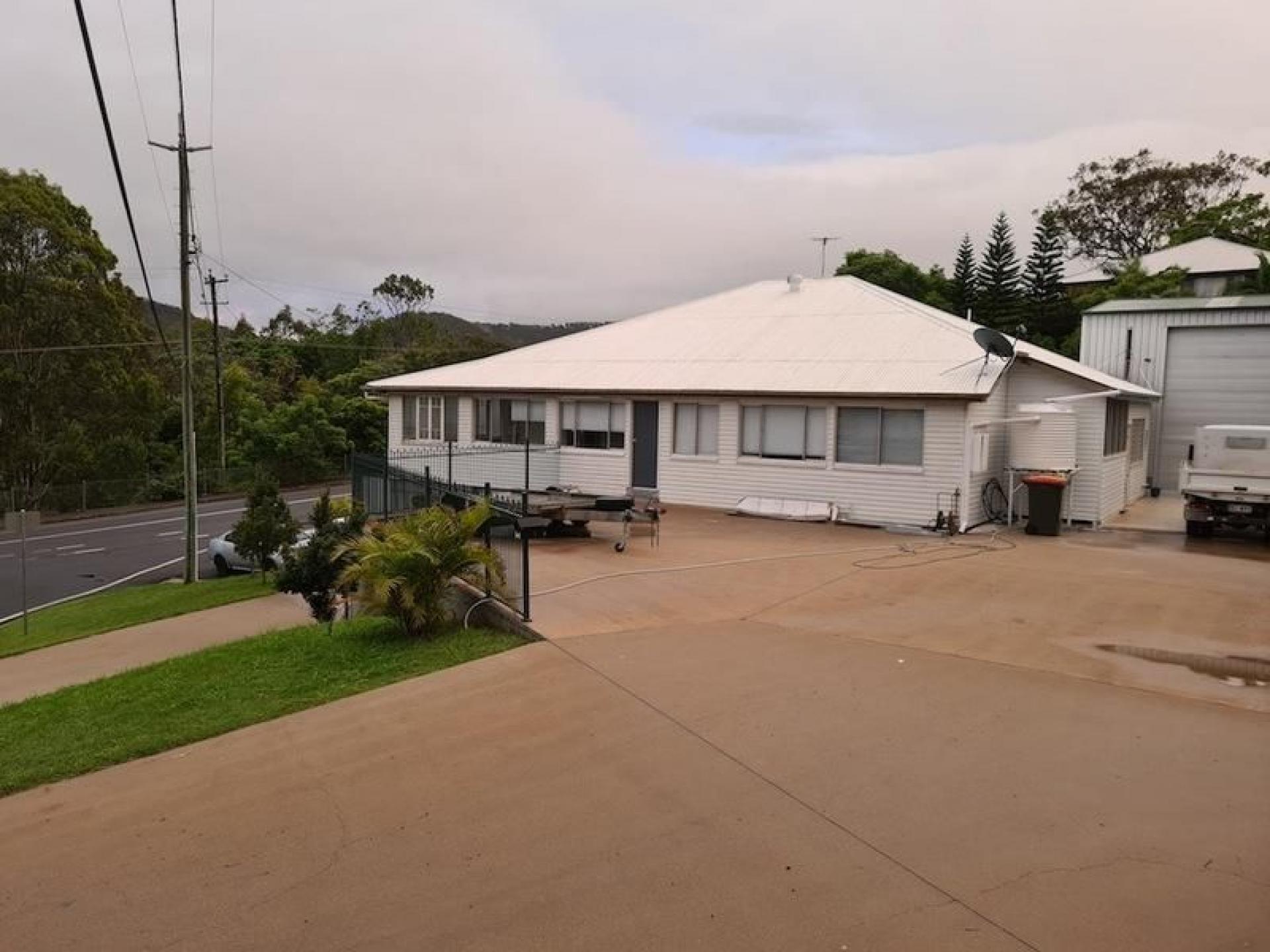 Freehold Service Station Plus 555999 3