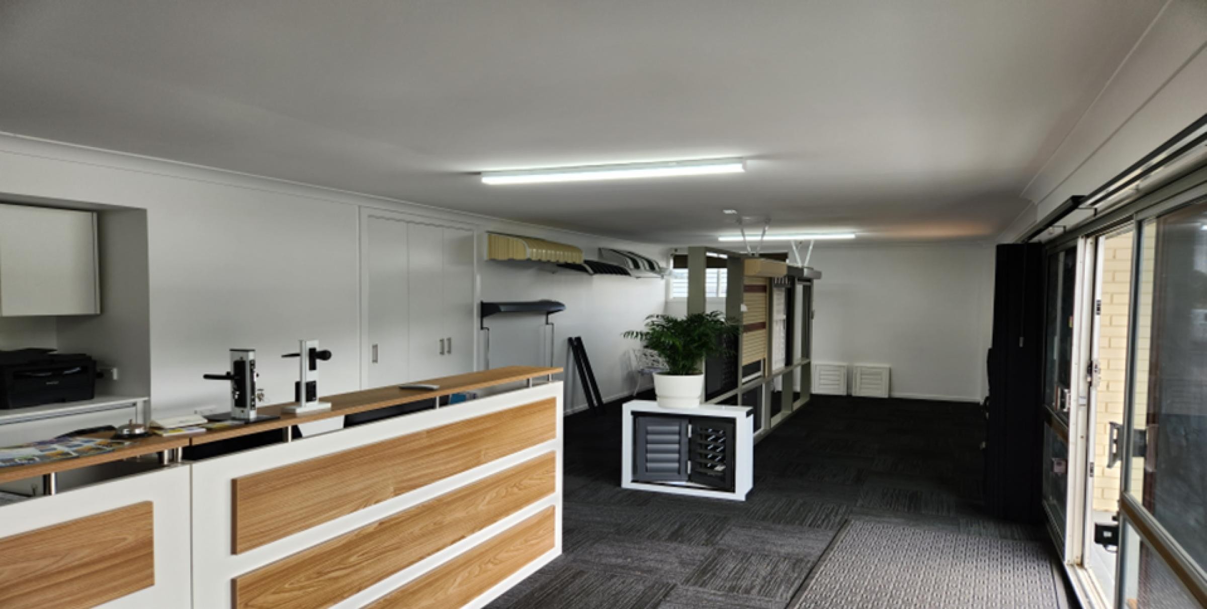 Thriving Screens & Awnings 557395 2