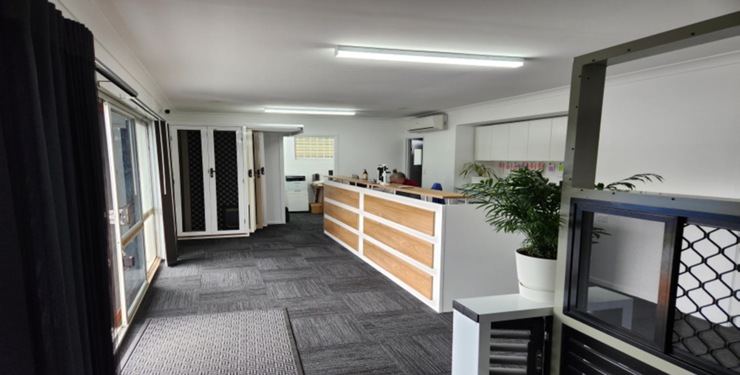 Thriving Screens & Awnings 557395 3