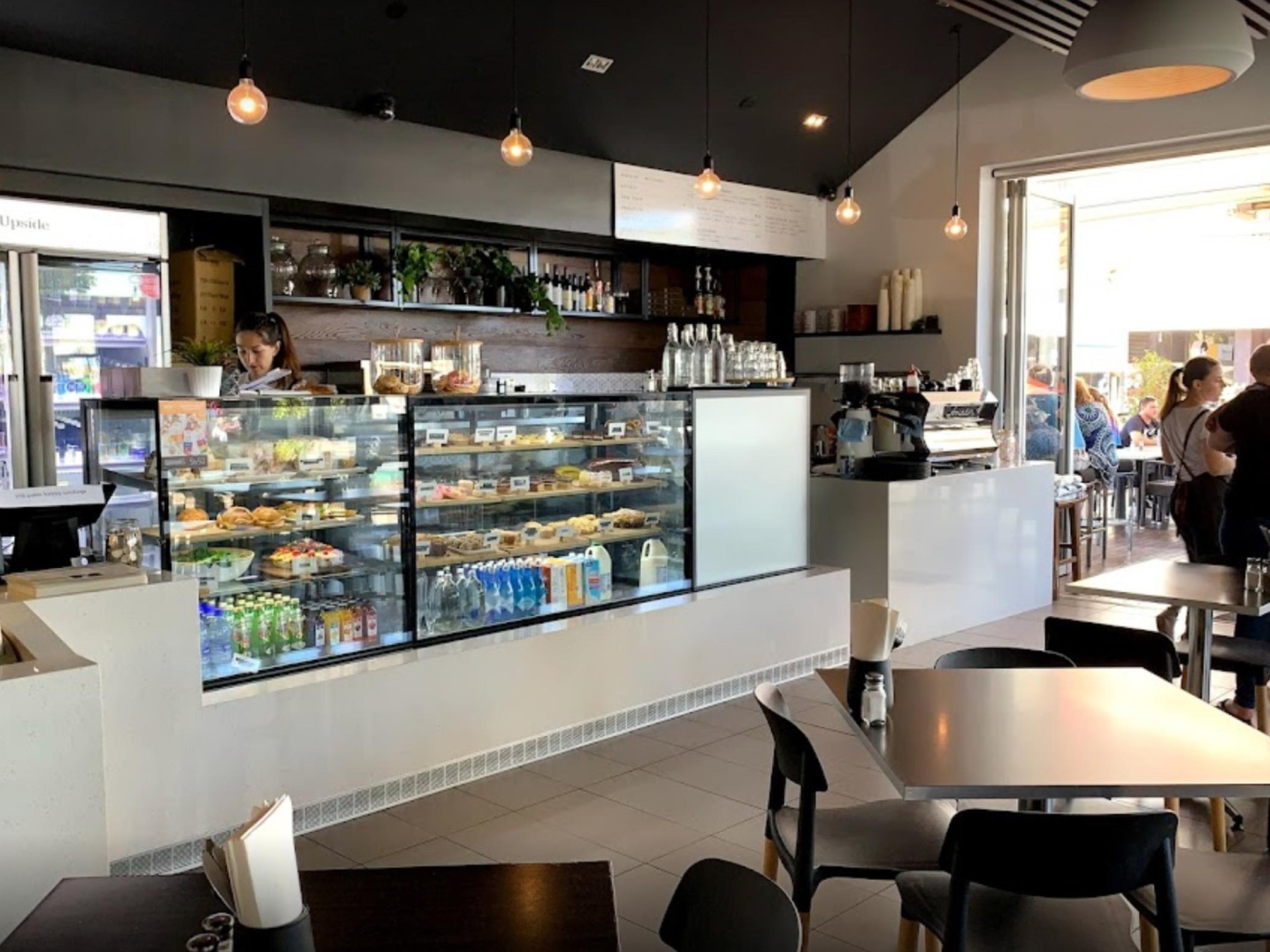 Popular Licenced/café Restaurant With 557399 2