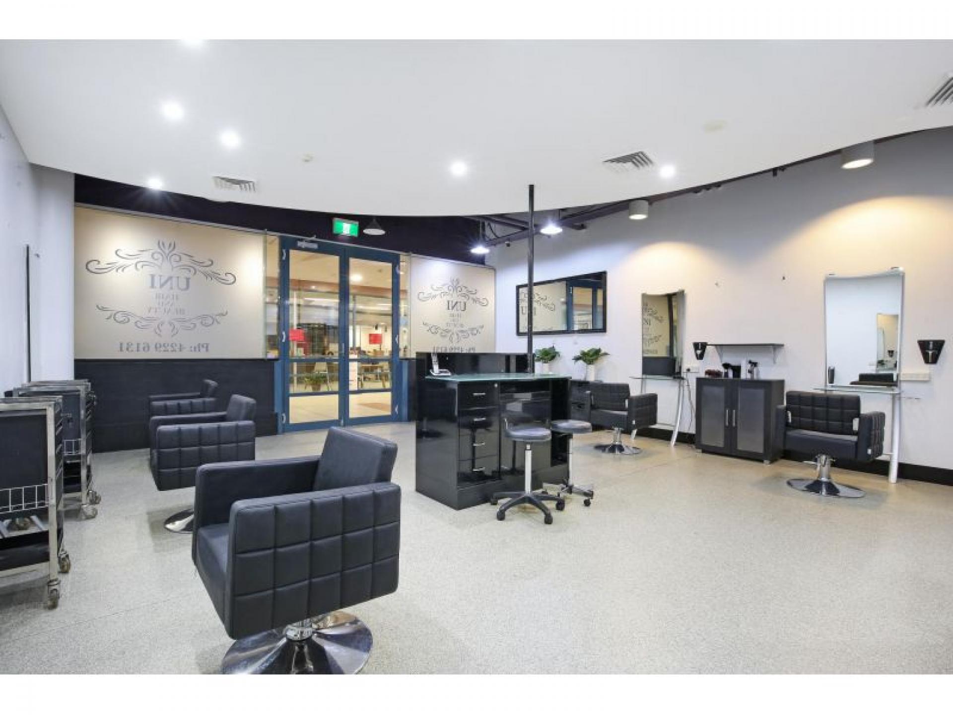 Unique Hair & Beauty 557448 2