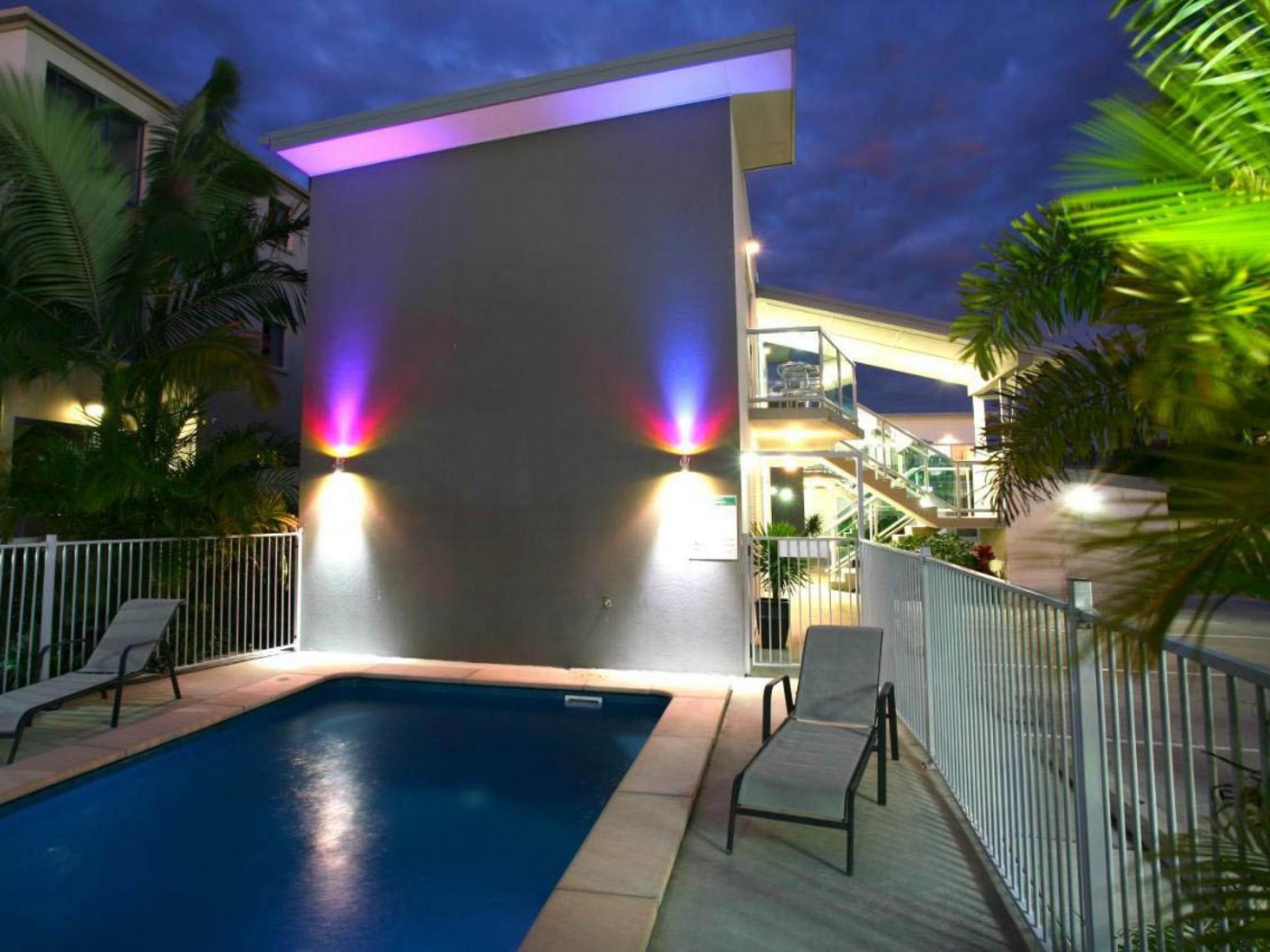 Under Offer. Rare Freehold 560118 3