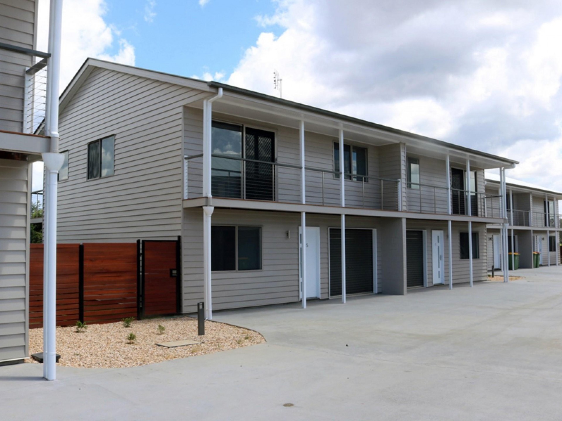 Freehold Apartment Building - 560123 1
