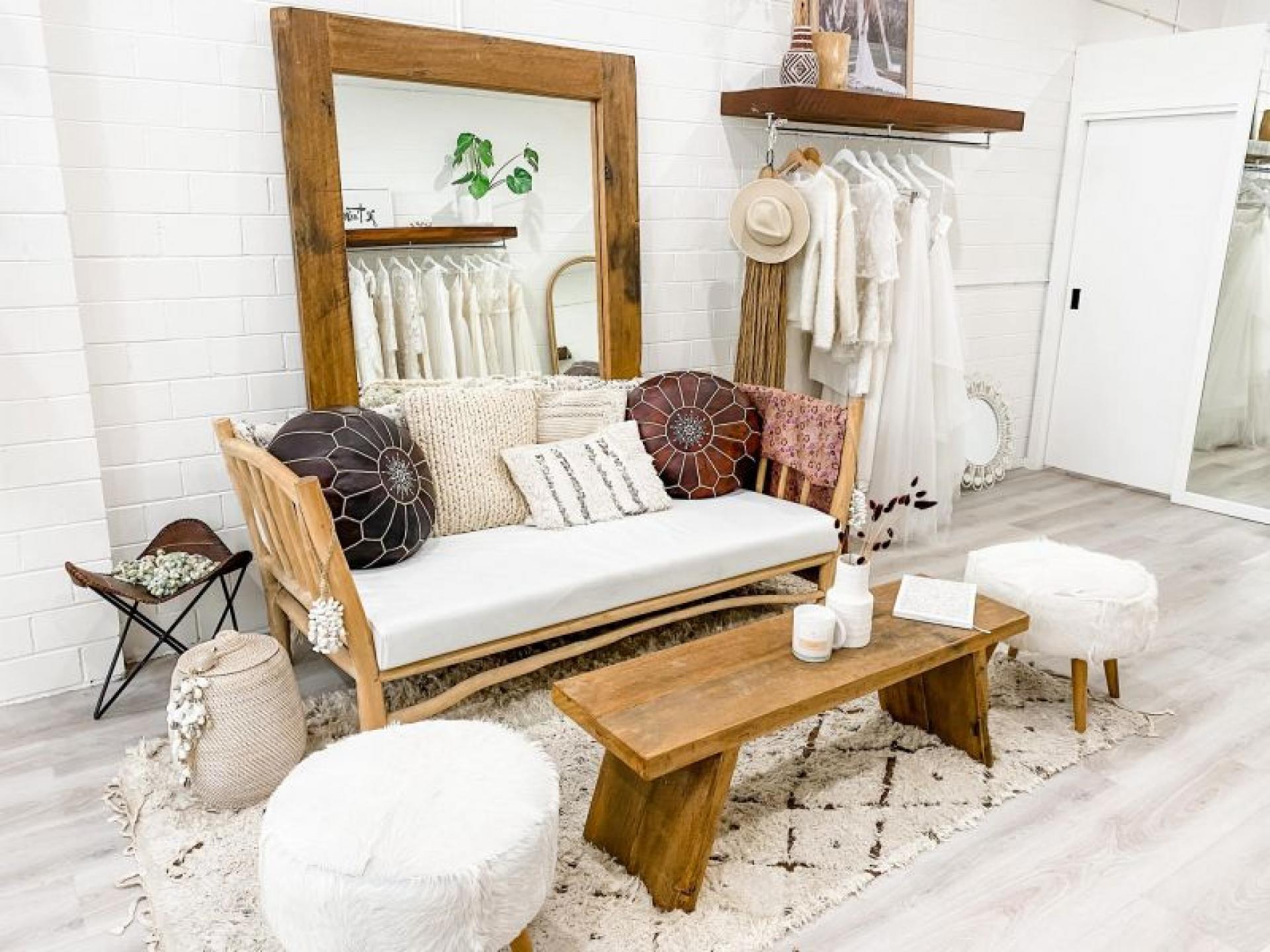 Modern Bridal Boutique - 560465 3