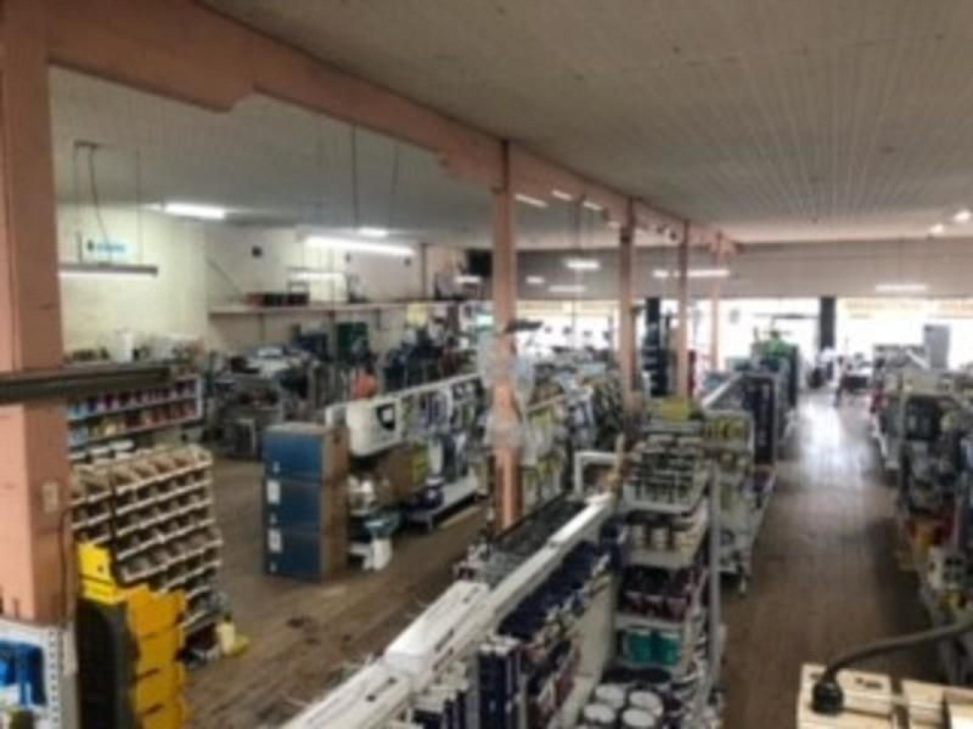 Sold! Country Hardware With 561570 2