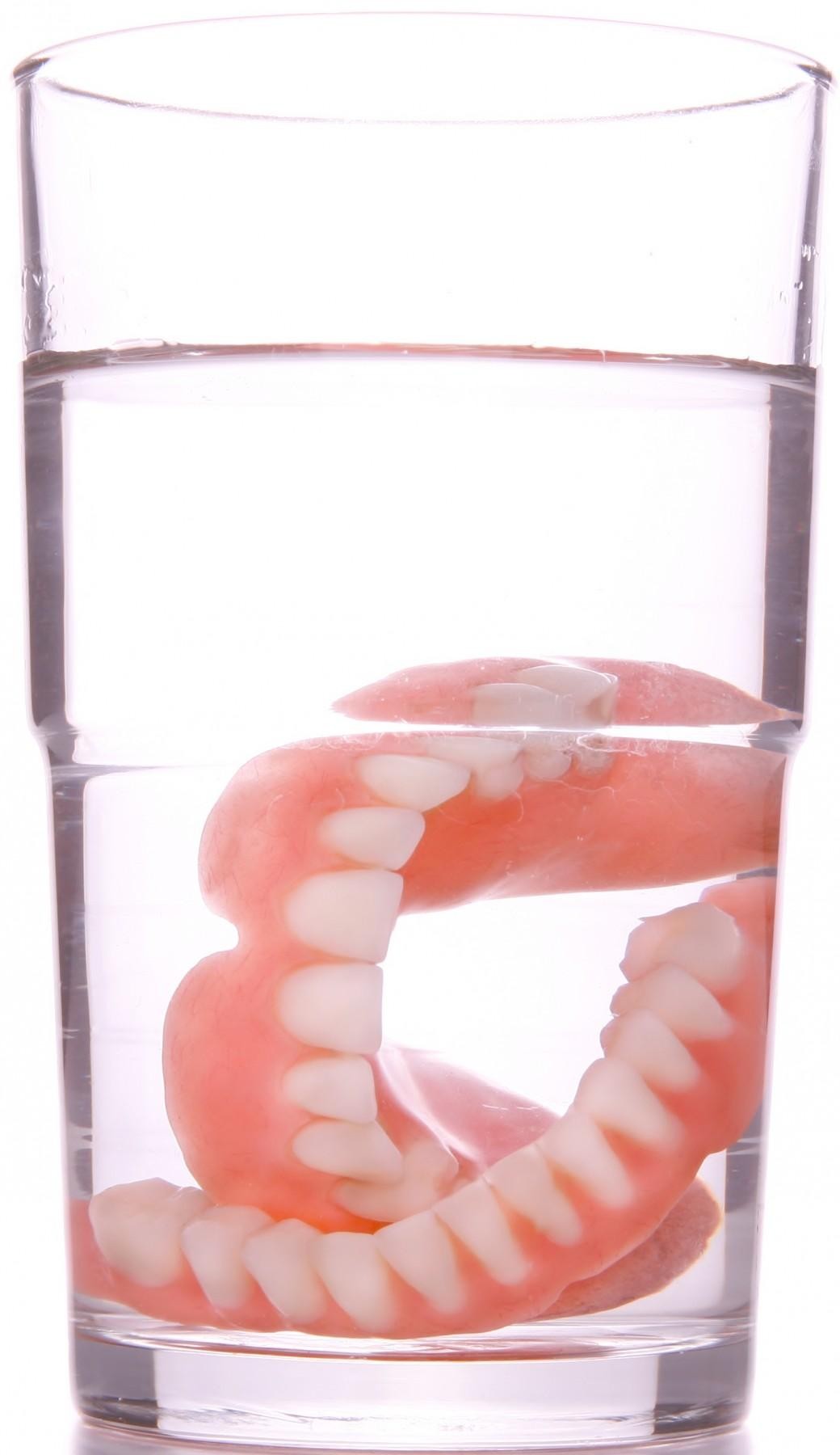 Denture Clinic & Laboratory: 562493 3