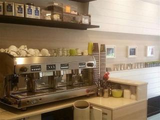 CAFE FOR SALE IN AFFLUENT NORTH SHORE SHOPPING VILLAGE