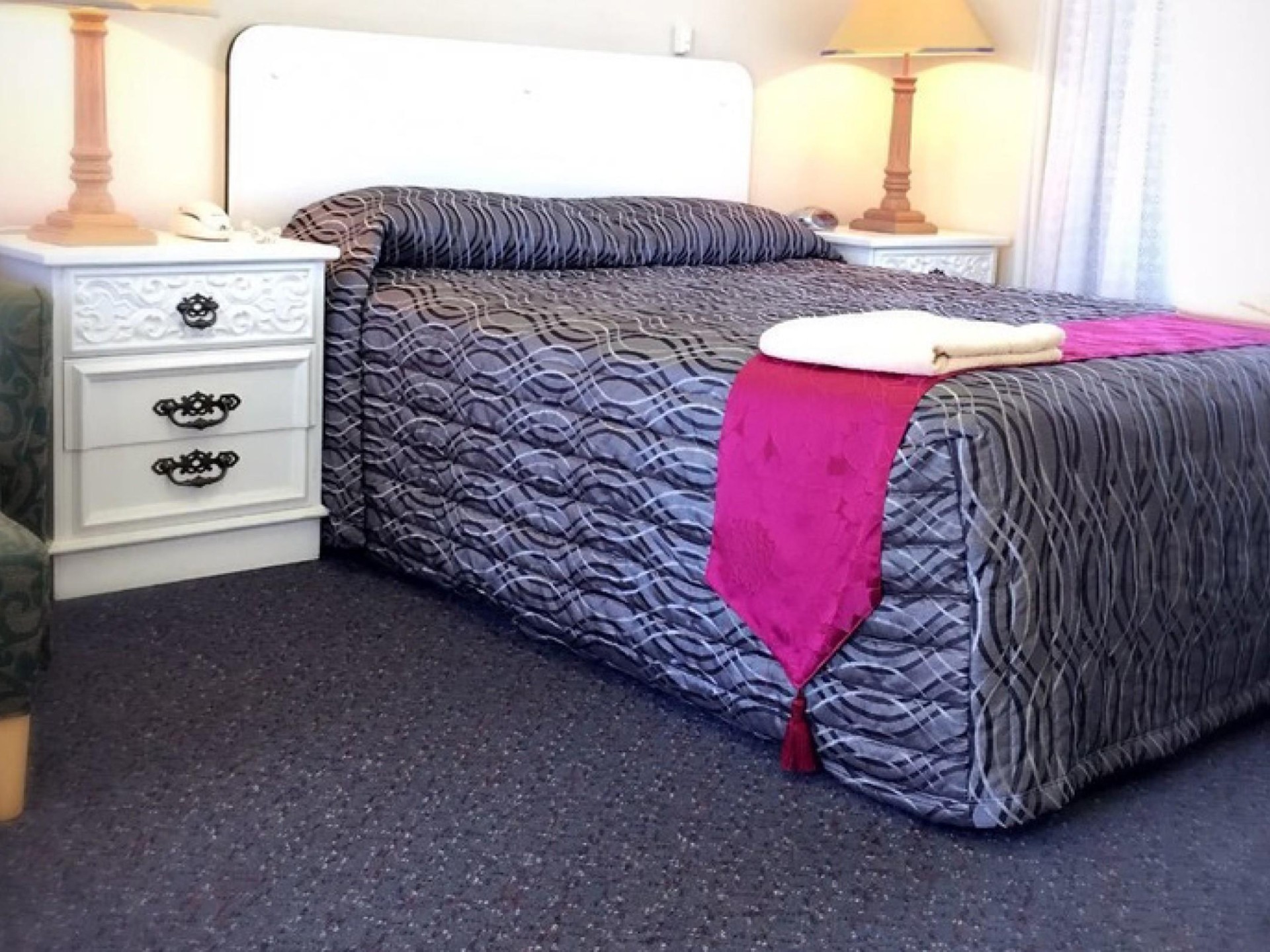 Under Contract. 21 Room 563630 3