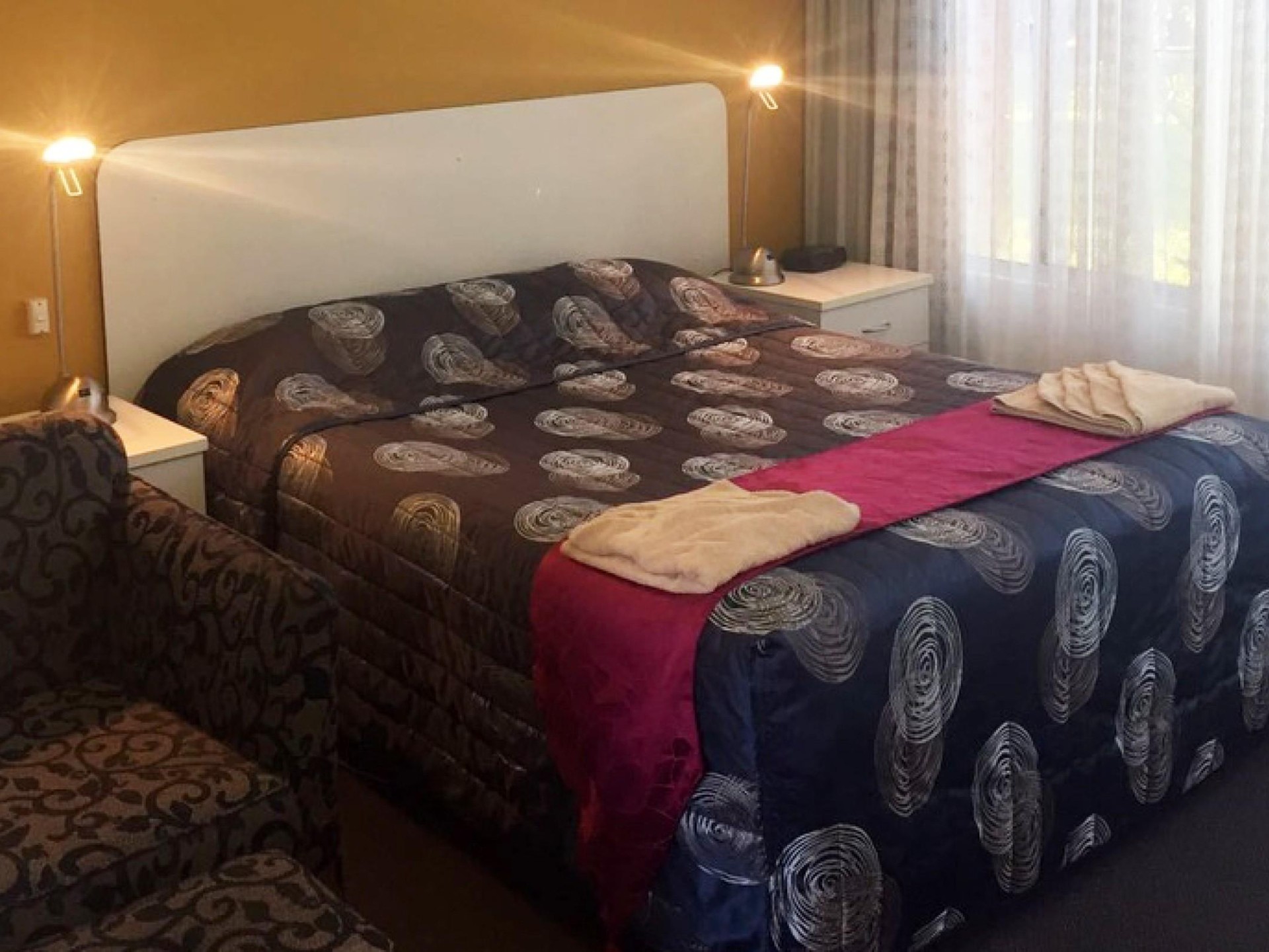 Under Contract. 21 Room 563630 2