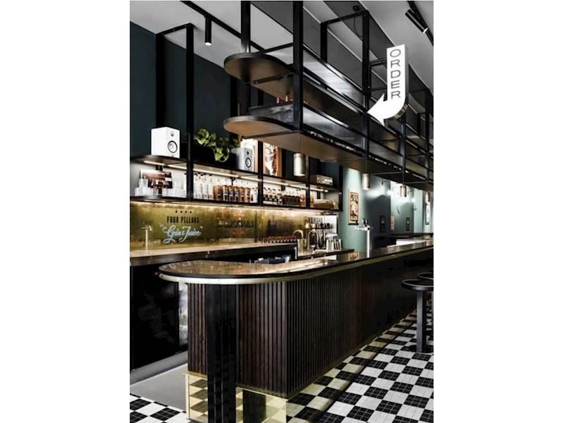 Busy Cafe In Bustling 565158 1