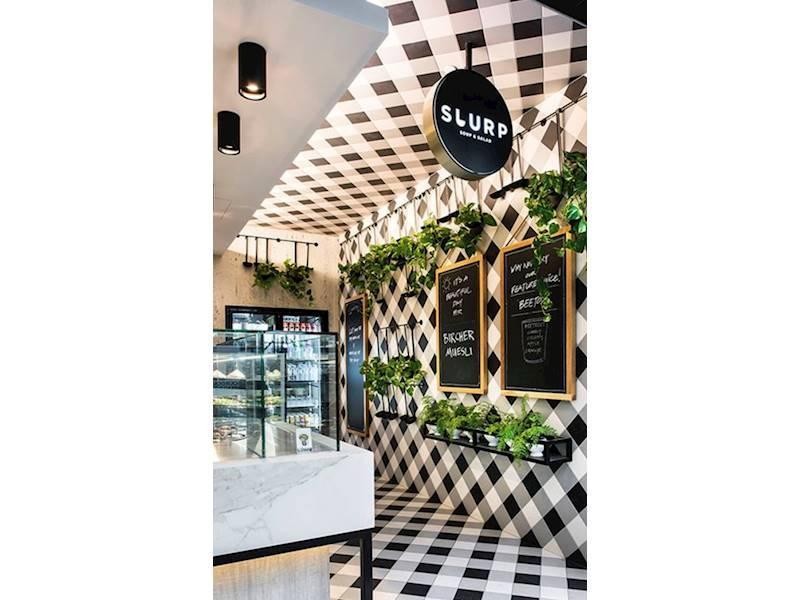 Busy Cafe In Bustling 565158 2
